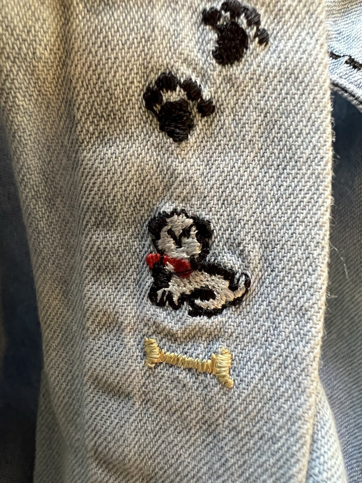 Vintage 80s Capacity blue chambray denim DOGS embroidered cottagecore shirt PL