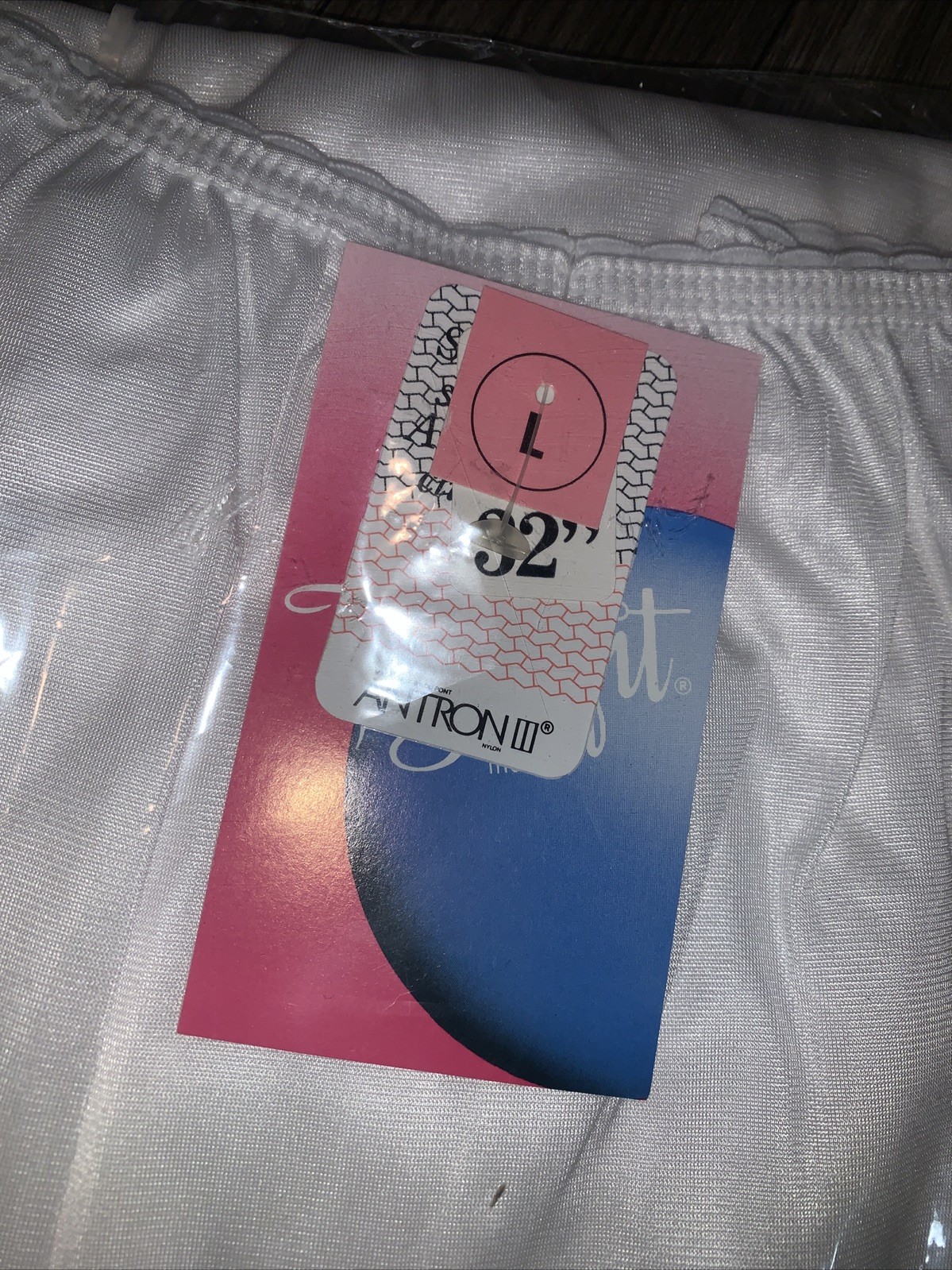 Vintage Dupont Antron III Womens Nylon White Half Slip Size Large 32 NWT