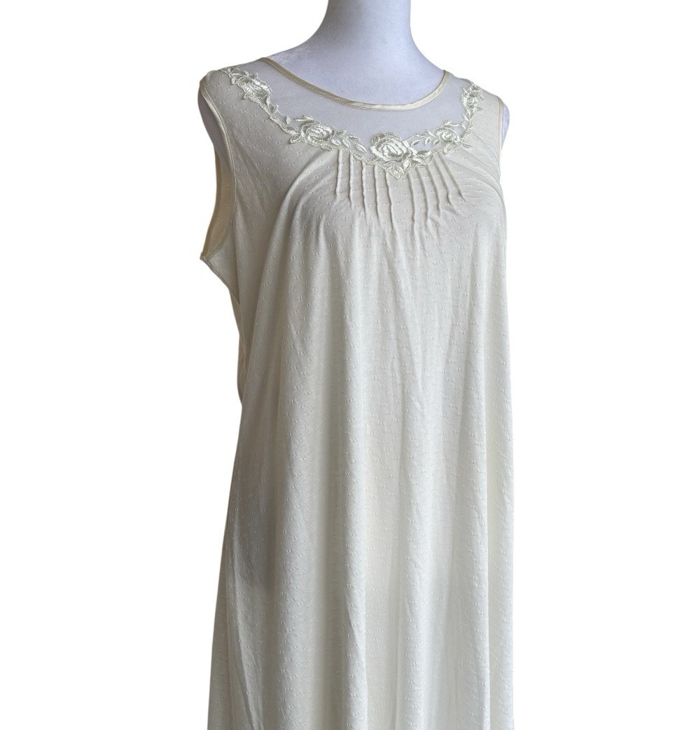 Vintage Earth Angels Cottagecore White Embroidered Nightgown Gown Sz S