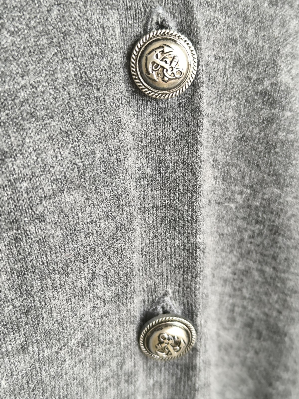 Beautiful vintage women’s grey Louise Orop cashmere, new wool, angora cardigan