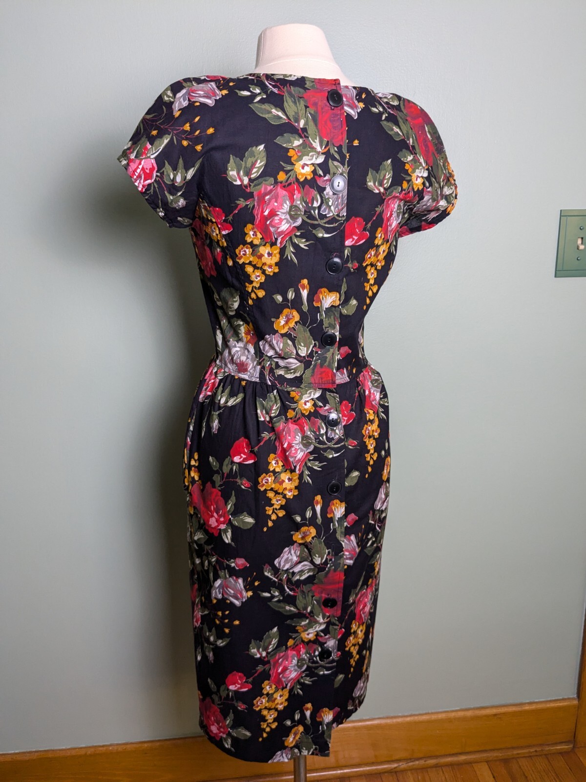 Vintage 80s Does 50s Rose Print Cotton Wiggle Dress Hepburn Button Down Back