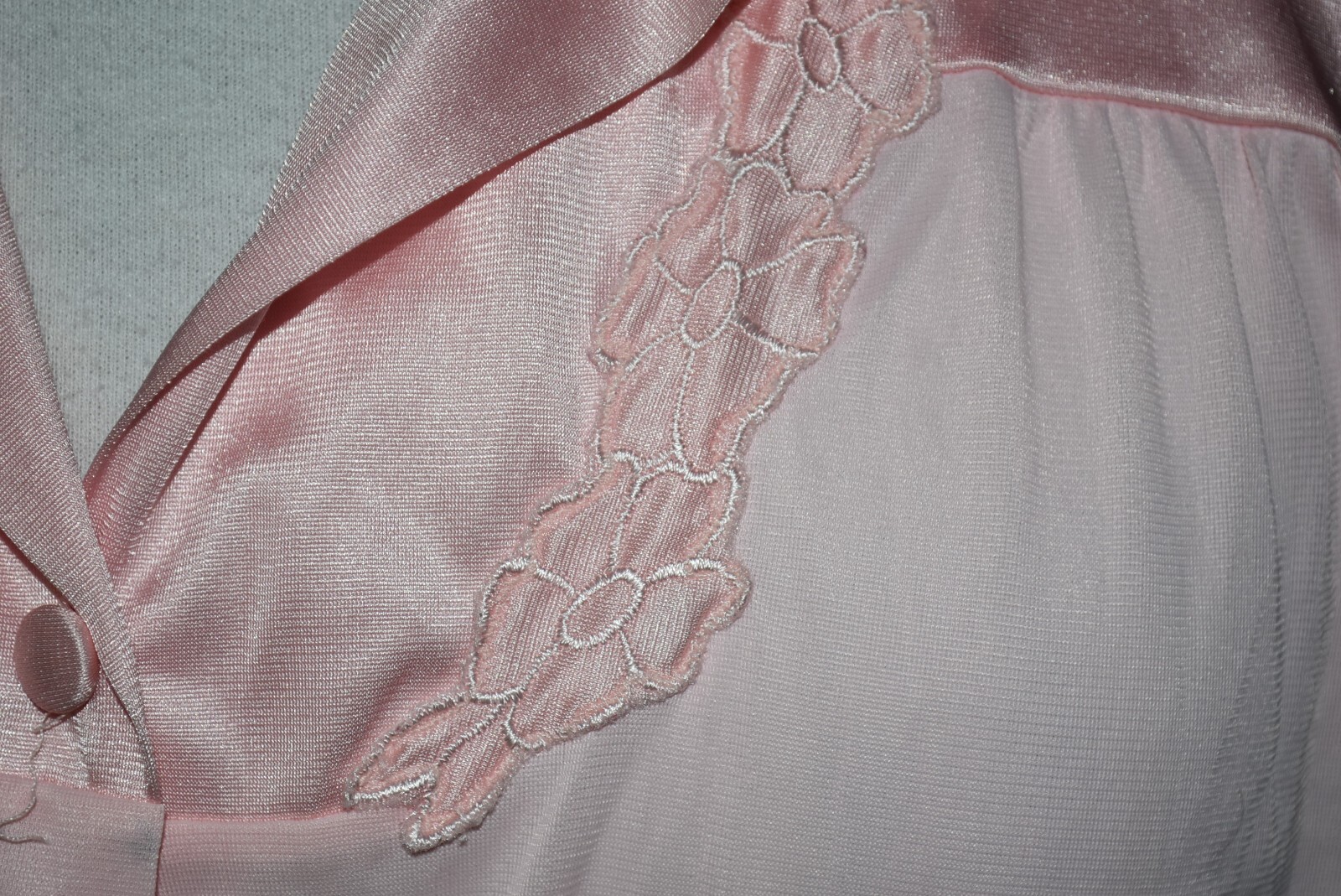 Vintage VANITY FAIR women’s Large PINK BELOW KNEE HOUSECOAT DUSTER robe USA VGC