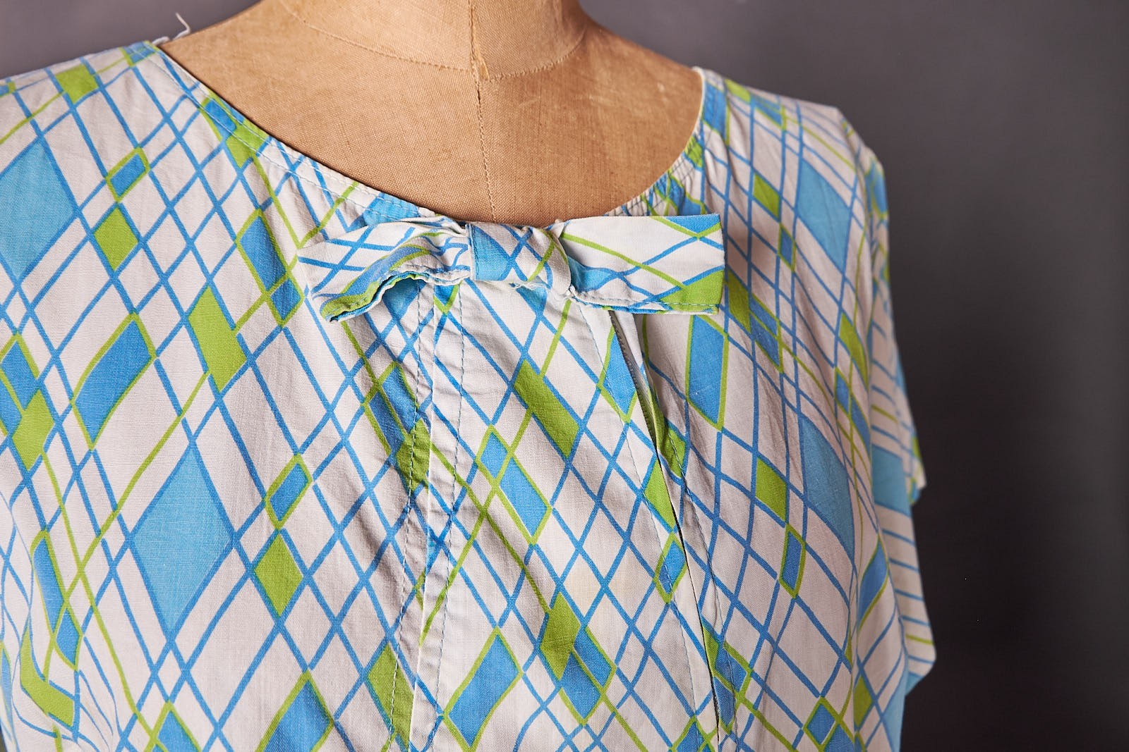 1950s Atomic Pattern House Shift Shirt Dress Green and Blue Vintage Nightdress