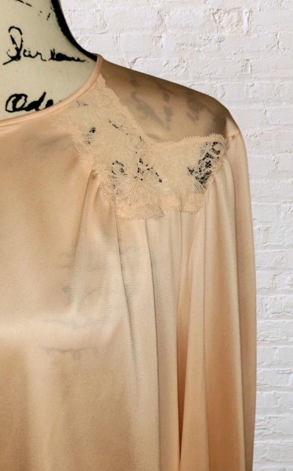 Vtg 80s Vanity Fair Peach Nylon Robe Peignoir MED Button Front Boudoir Glam