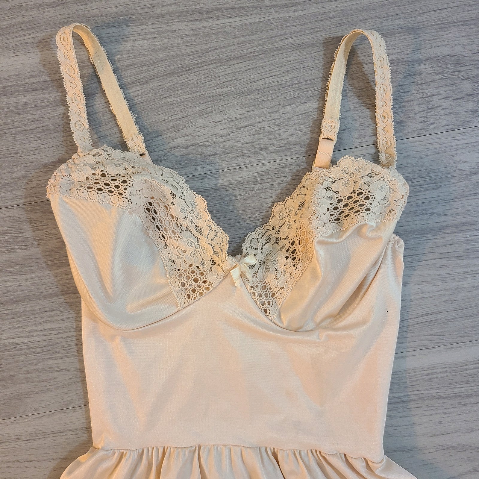 VTG 70s-80s JCPenny Women’s 34C Nude Beige Slip Dress Lace Trim Nightgown