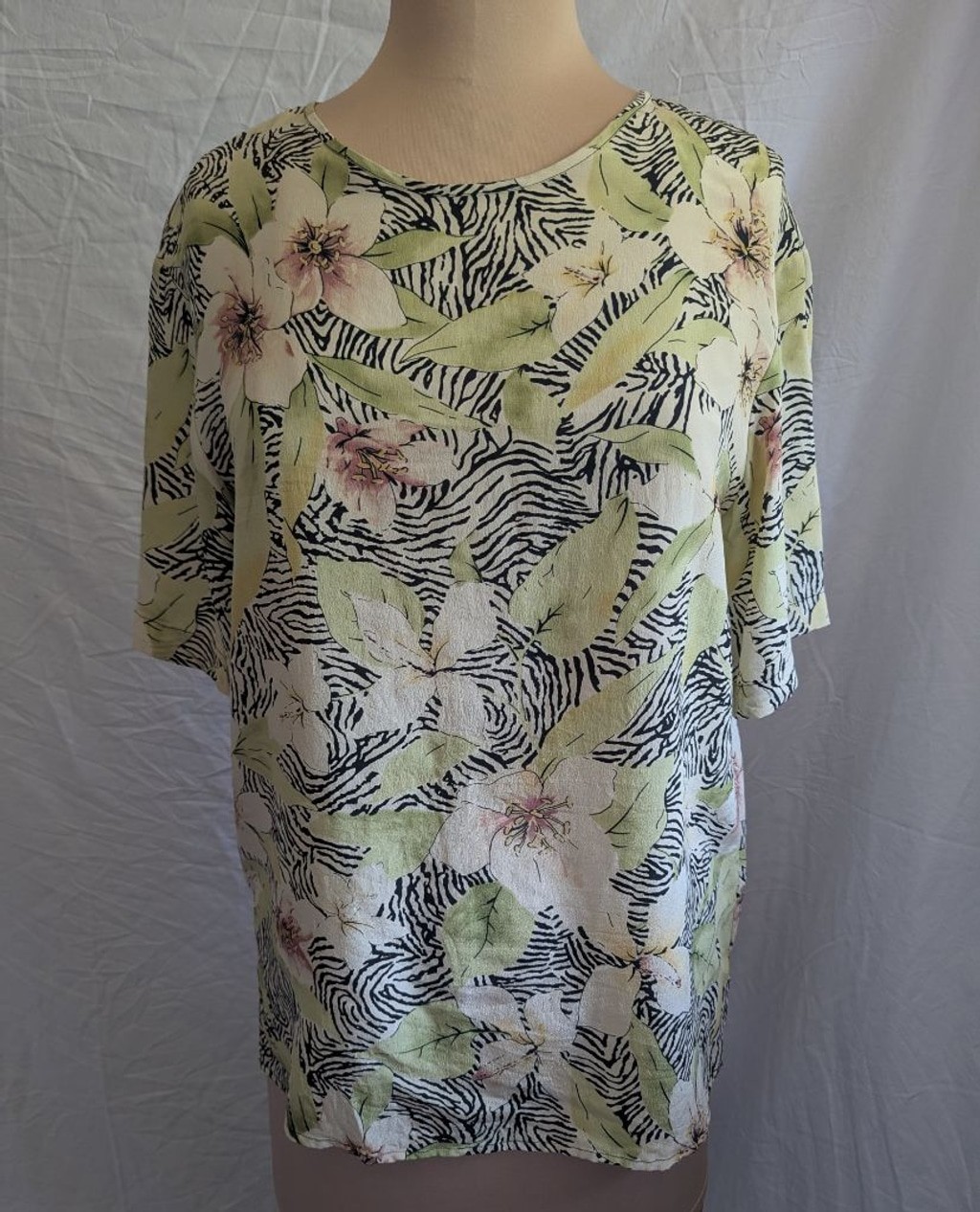 Vtg Allison Taylor Light Green Floral & Zebra Print 100% Silk Top Women’s Sz Sm