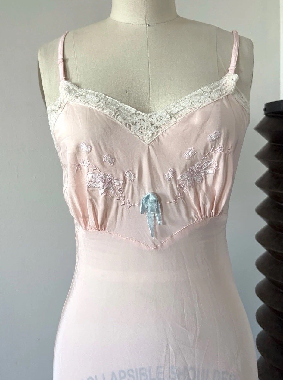 1940s Pink Bias Cut Rayon Slip Dress Floral Embroidery Lace Trim Satin Bow XS