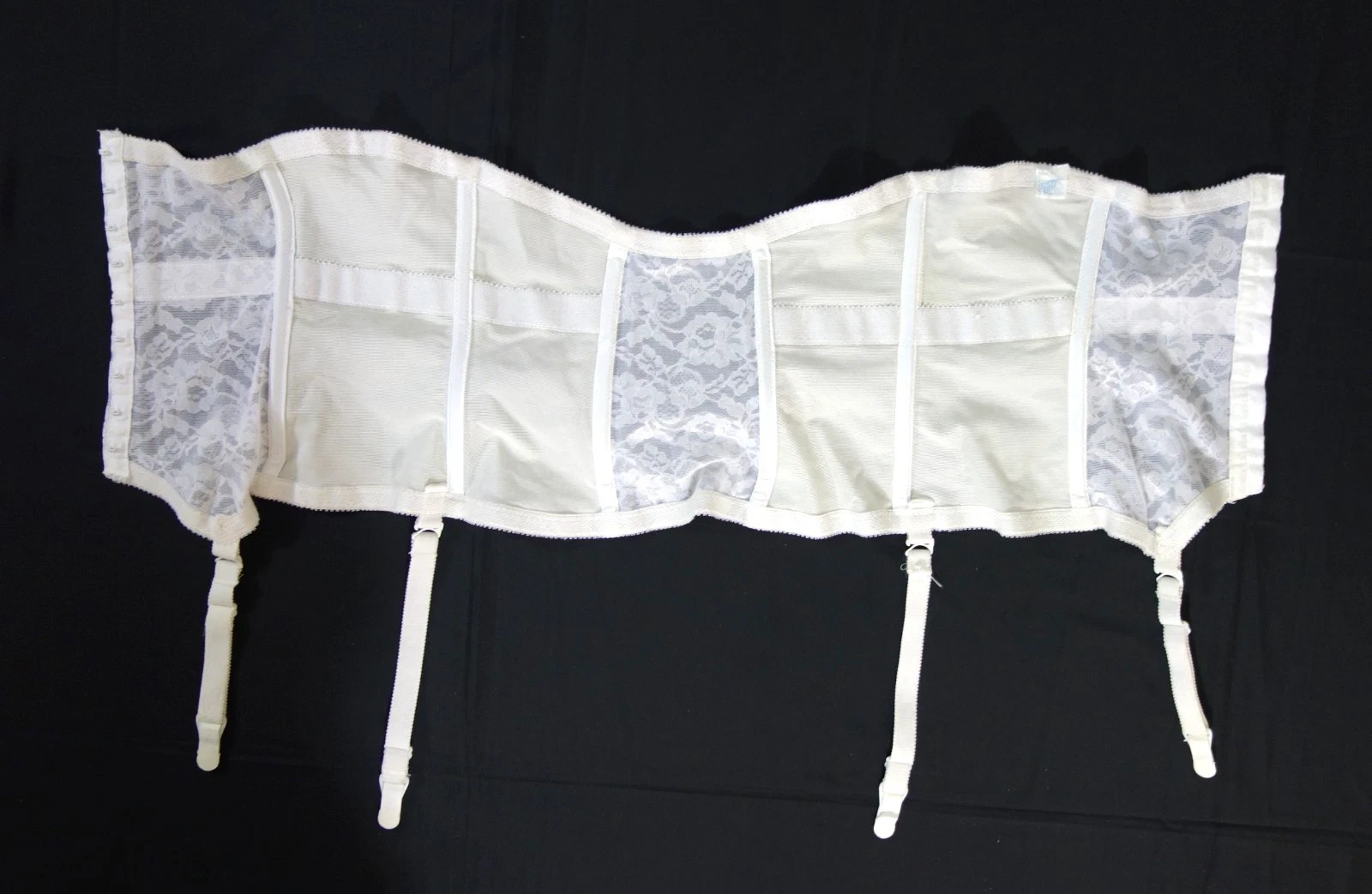 Vintage~JC Penney Delicates~Size 32 Eyelet Lace Girdle Garter Belt Nylon Spandex