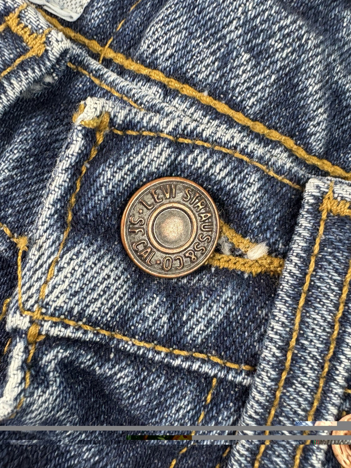 Vintage 1995 Levi’s Women’s Jeans 25×32 Tapered Fit Made Canada Deadstock
