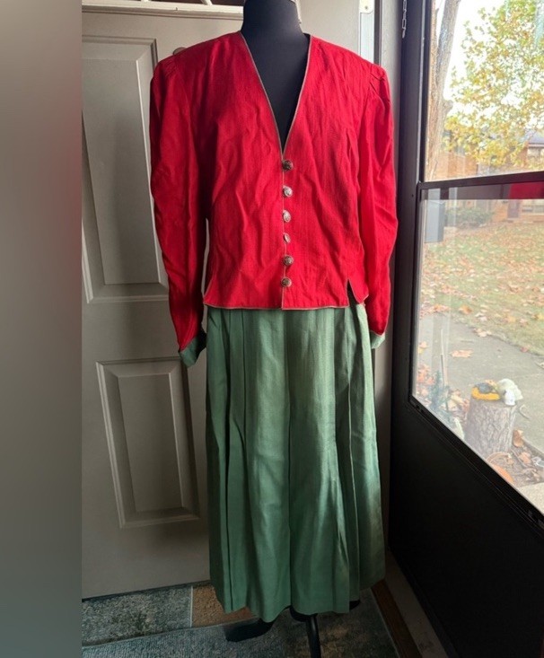 Vintage Meico Landhaus holiday poinsettias skirt jacket set, size EU 46