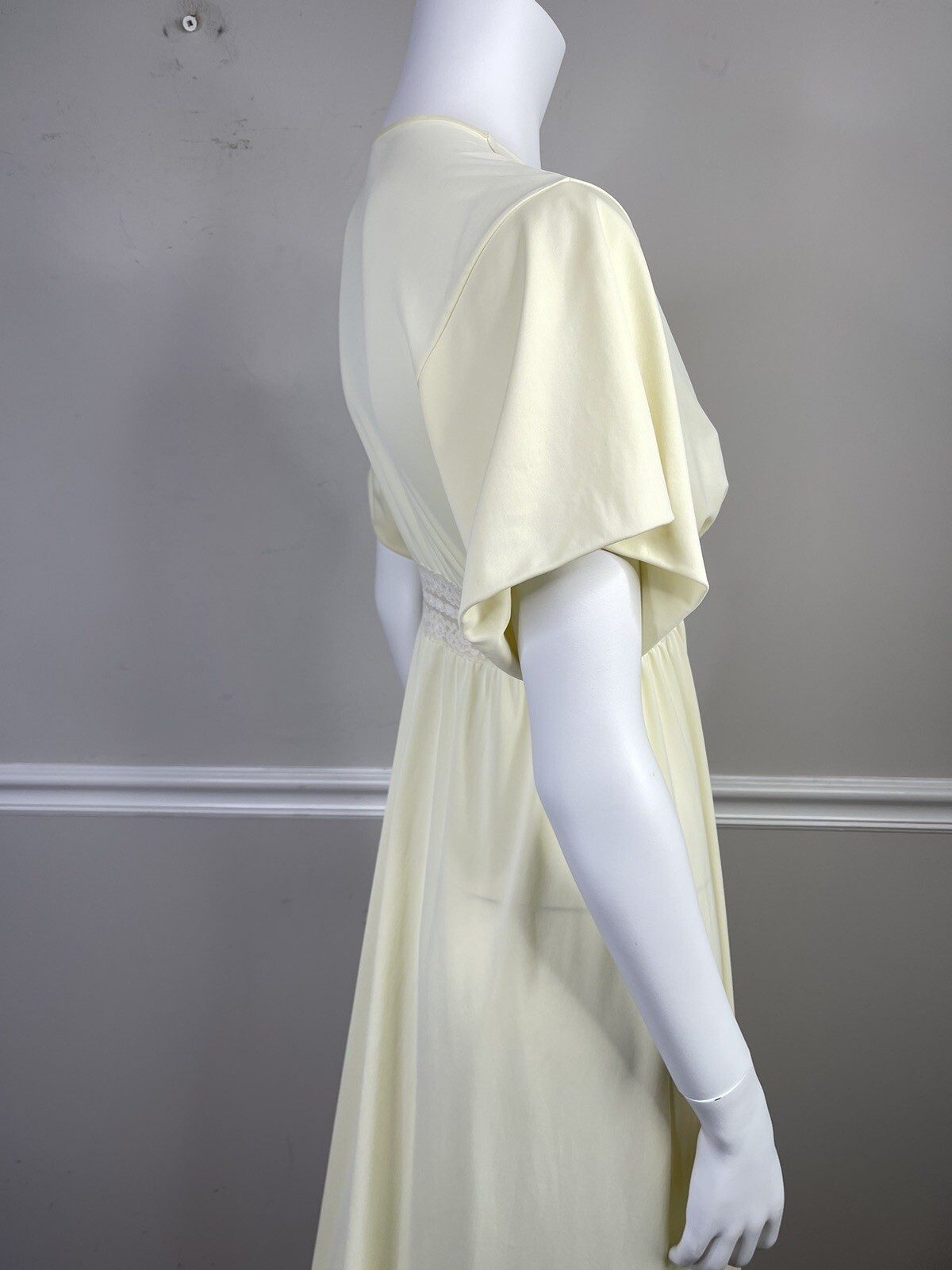 Vintage Shadowline Long Nightgown Womens 32” petite nylon Lace Pearl Snap Wrap