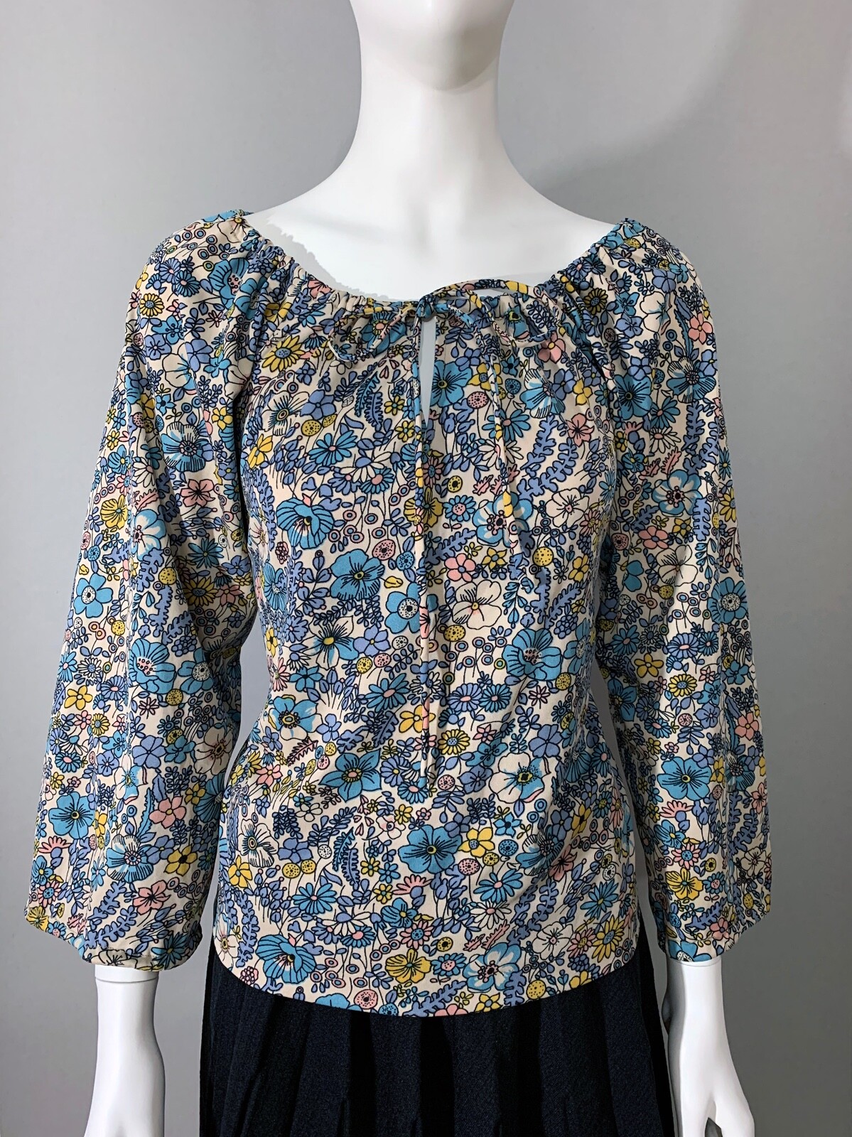 1970s Women’s „The House of Nu Mode” Floral Print Drawstring Top