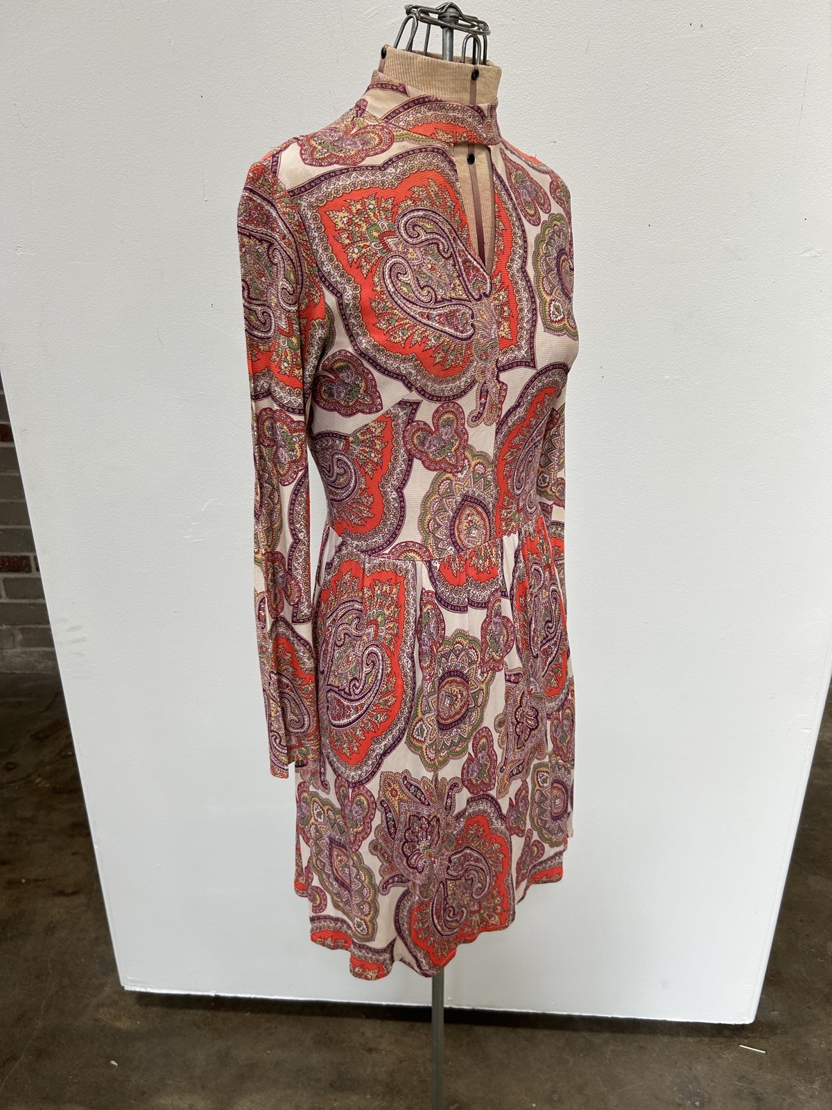 Vintage 60s/70s Handmade Paisley Long Sleeve Dress w Keyhole Neckline Size XS