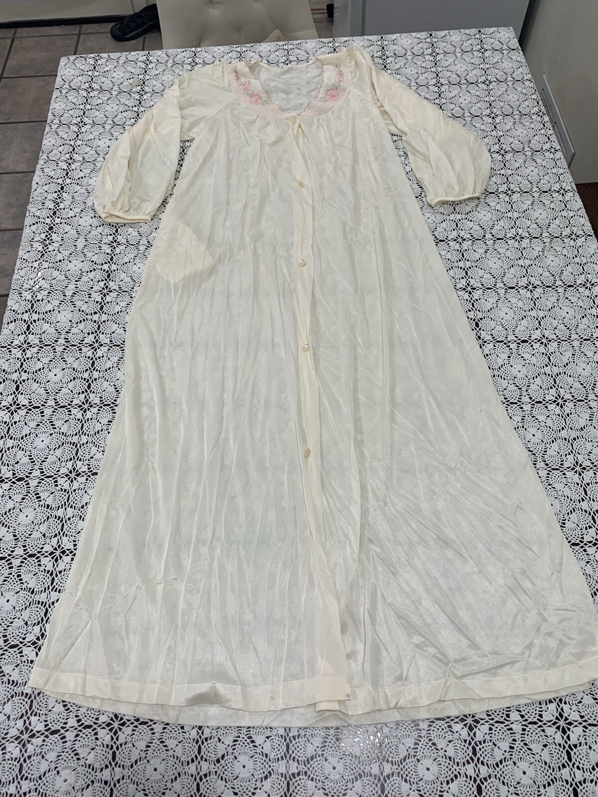 Vintage Movie Star Nightgown Womens M Pastel Cream Nylon Long Sleeves Lingerie