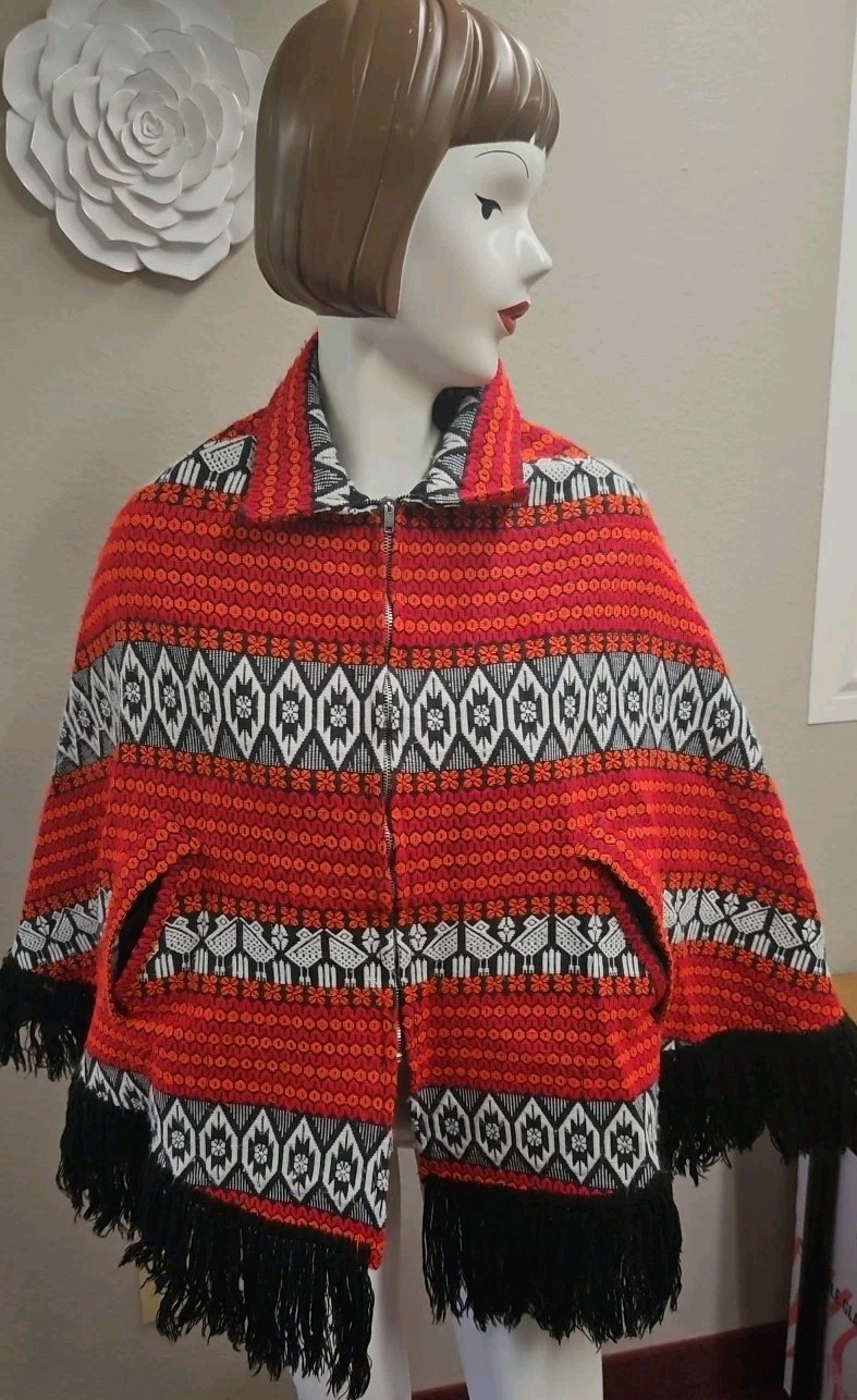 VTG Scandinavian Pattern Cape Womens Red/Blk Front Metal Zip Winter Poncho