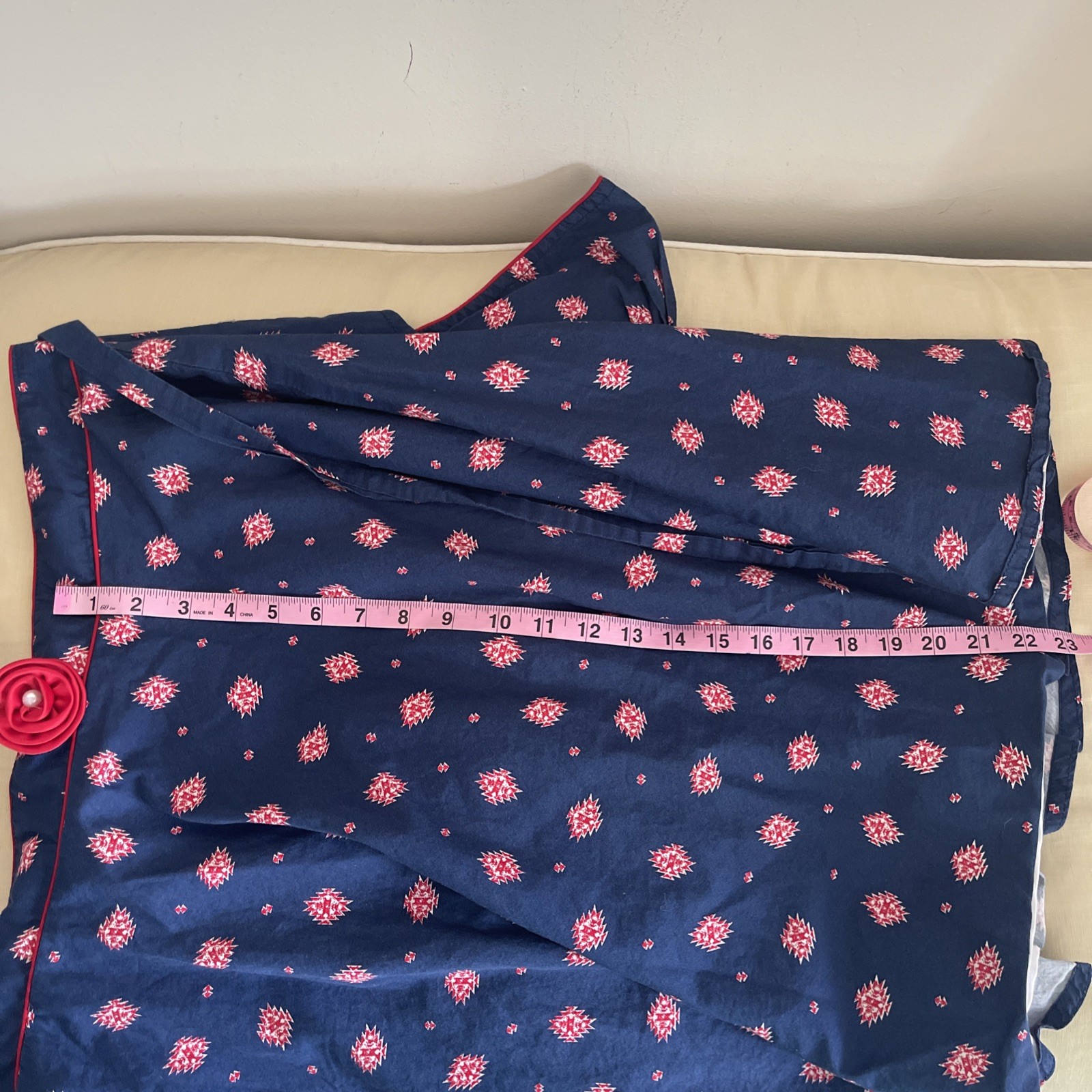 1950s navy blue Dress red print cinched waist rose buttons Rockabilly VTG M