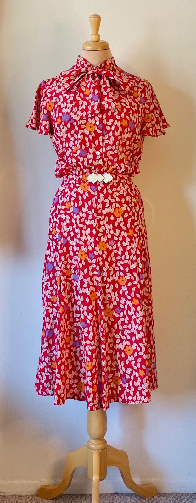 Dejae Paris Jacobson’s M/L Red Silk Dress w Pussy Bow & Belt Made in France
