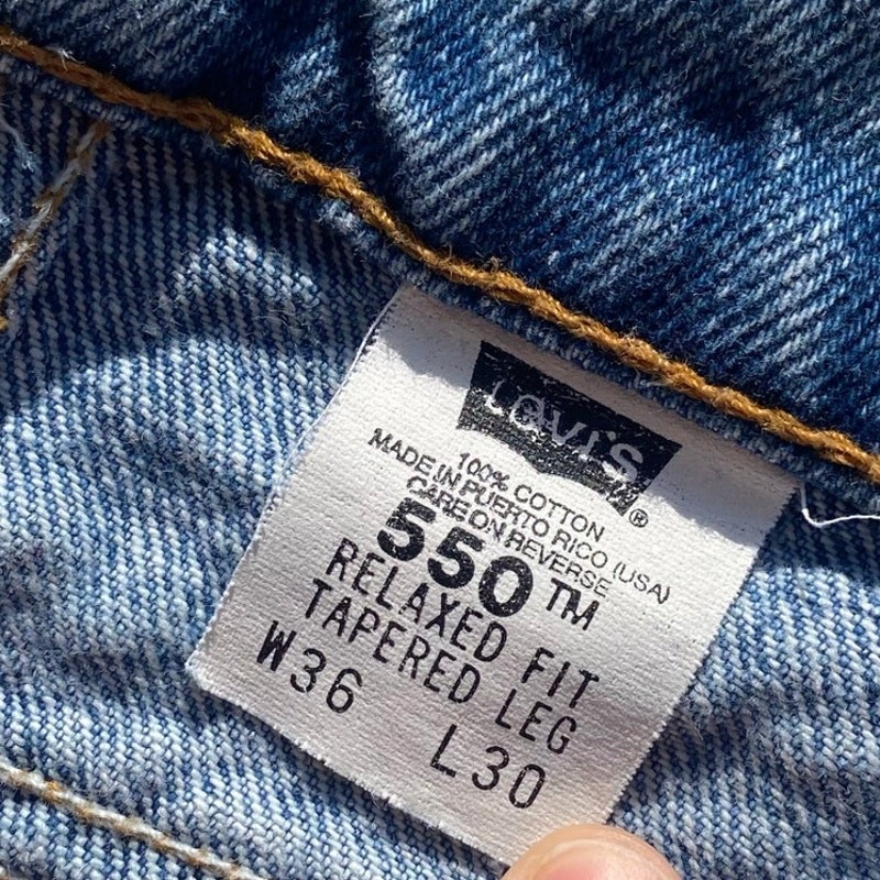 Vintage Levi’s 550 Jeans Relaxed Fit Tapered Leg Paper Tags 90s Fits like 35×30