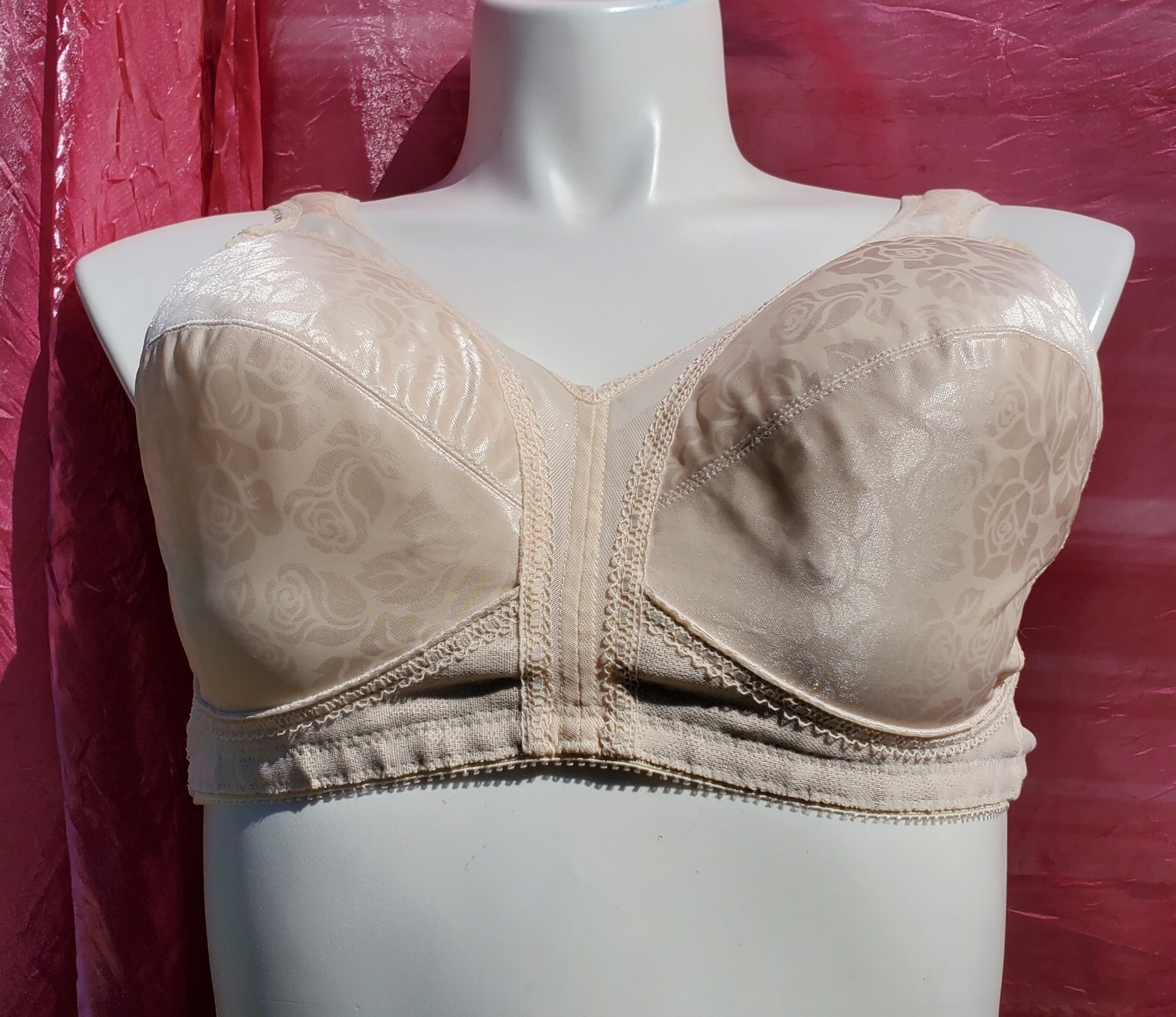 Playtex Bra Size 44B Beige Silky Lace Sexy Sissy Pin-up Crossdress Y2K