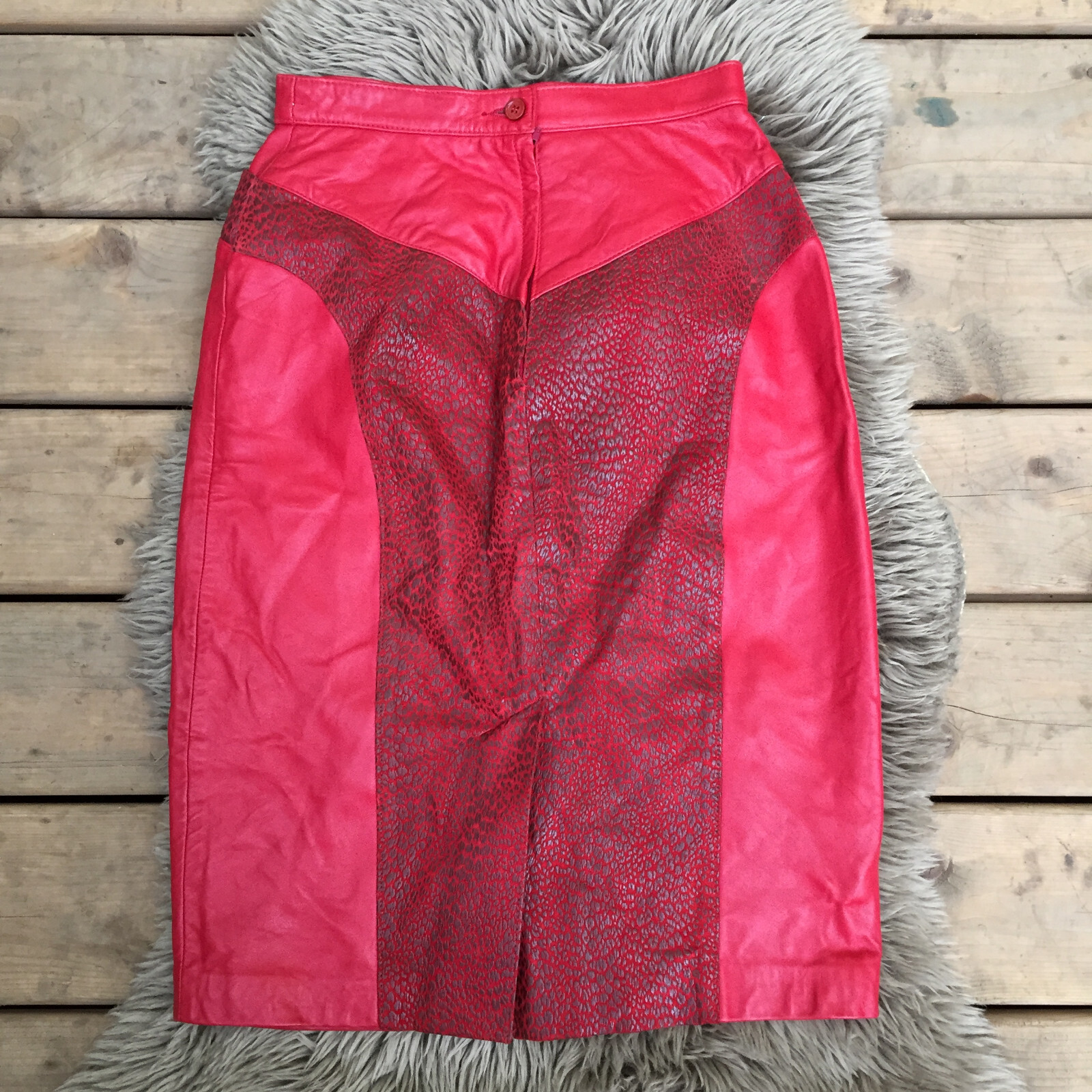 Rumors n’ Gossyp 1980s vintage red leather pencil skirt w/pockets – size M