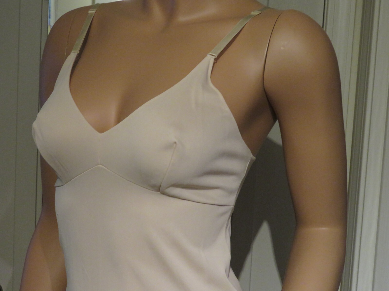 ll ii Full-Slip No Makers Tag 39″ Long Soft Beige Nylon & Lace Size 32