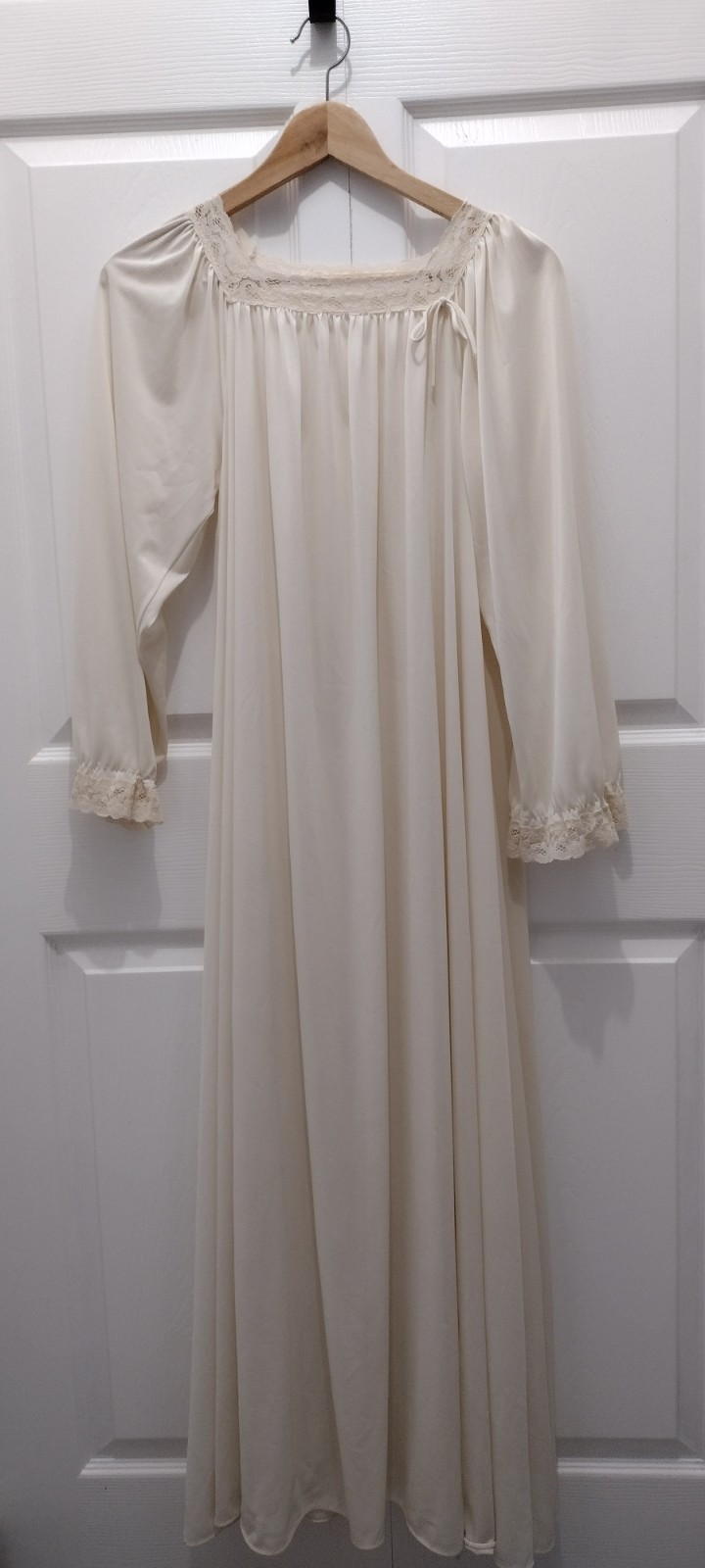 Vintage Komar Cream Lace Trim Nightgown Maxi Gown Small 100% Antron Nylon Cottag