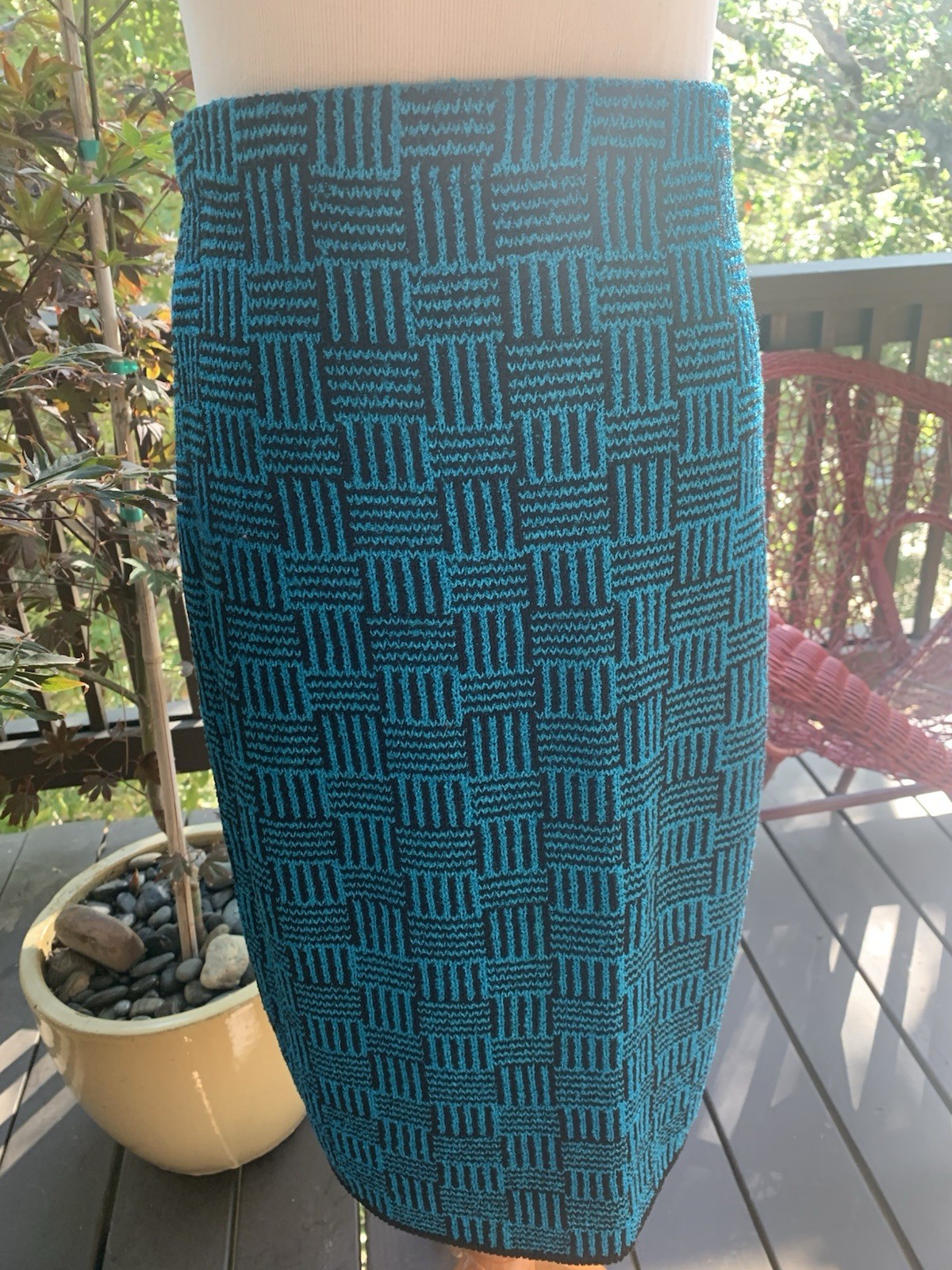Vintage French Rags Knit Women’s Skirt In Blue/Black Design. Circa 1980s. Size 2