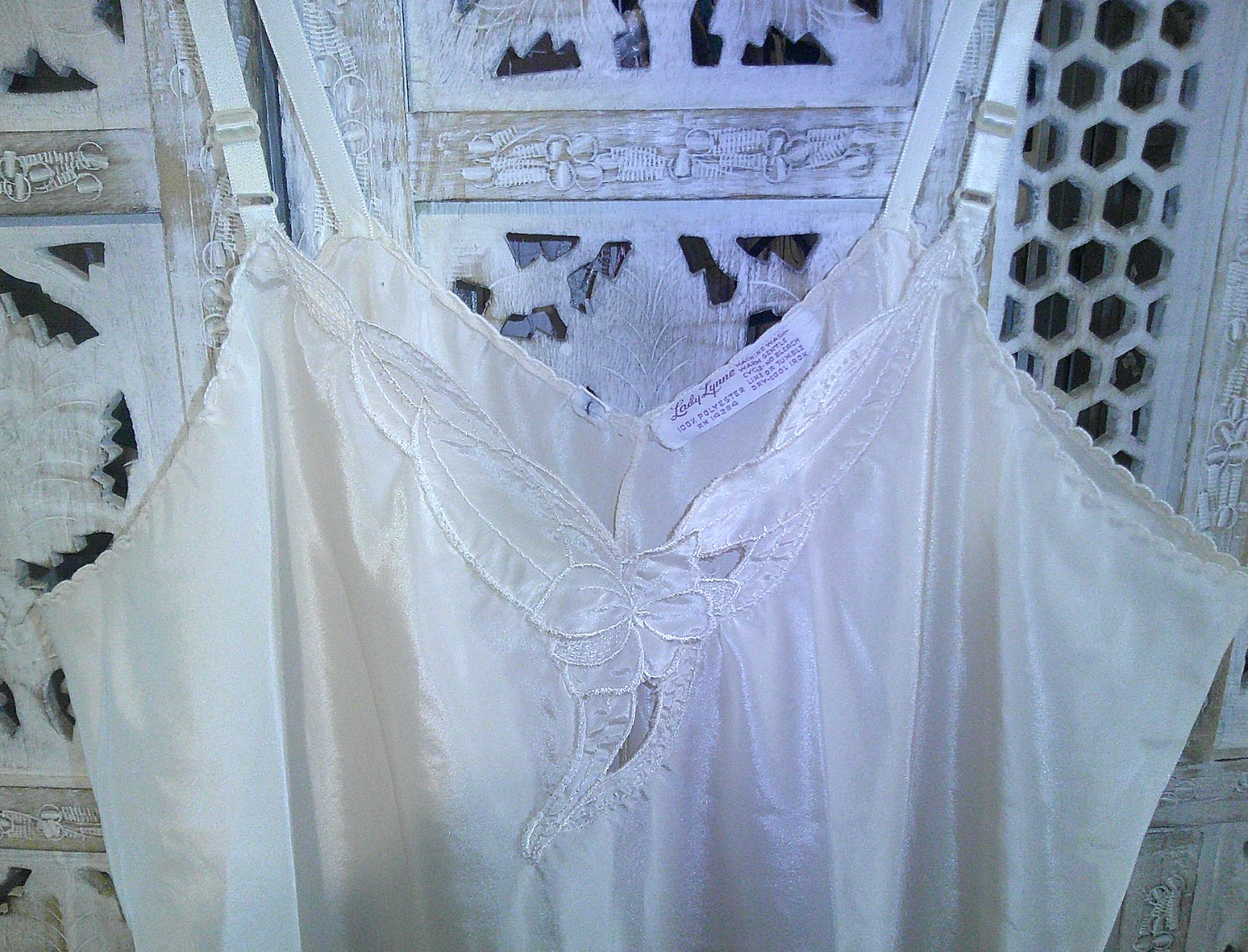 BEAUTIFUL VINTAGE 1950’s „LADY LYNNE” IVORY CREPE FULL SLIP sz 40