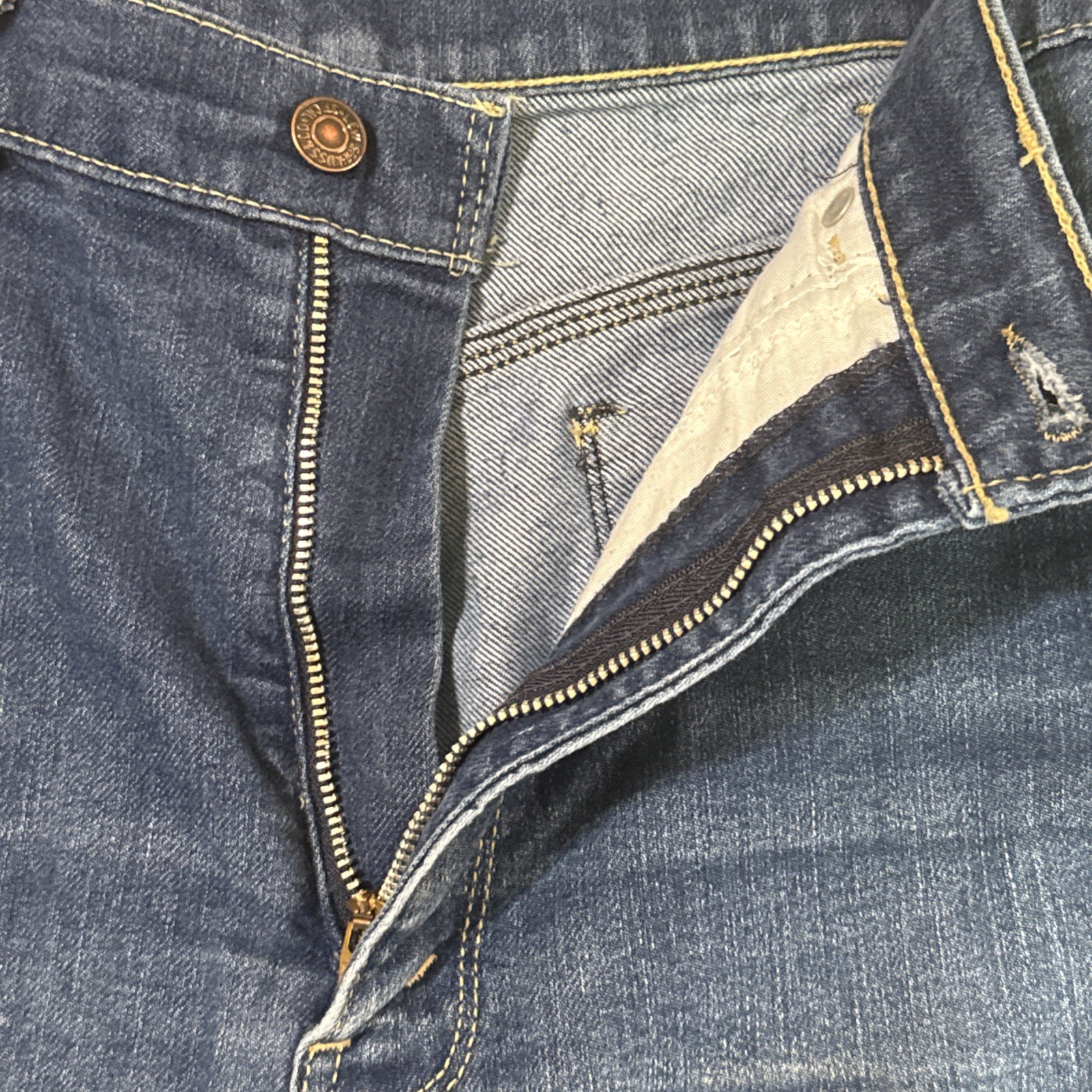 Levis Movin On Denim Jeans Size 34×32 Black Tab 5 Pocket Distressed