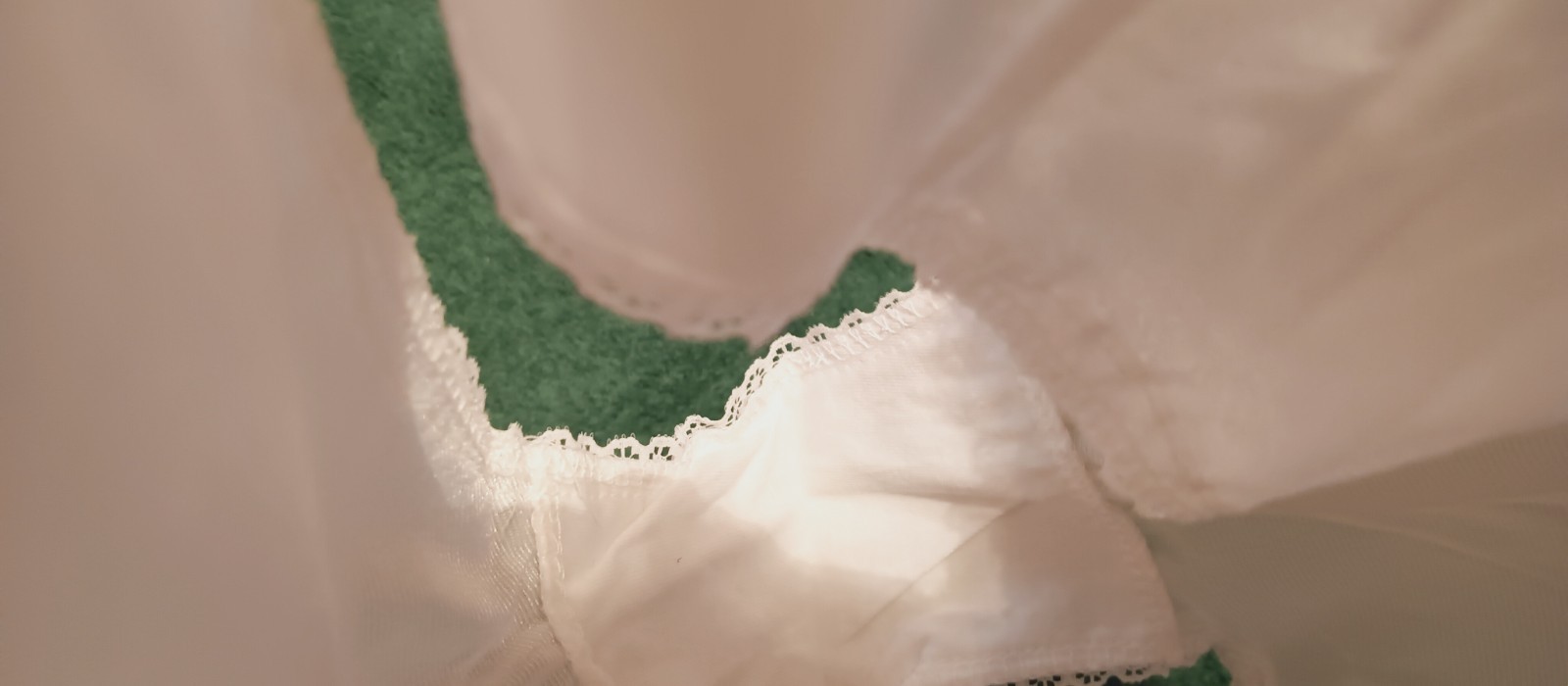 WOODS VINTAGE NYLON PANTY SZ 6 ? WHITE OPEN LEGS WITH BOW TRIM – ENGLAND #AU516