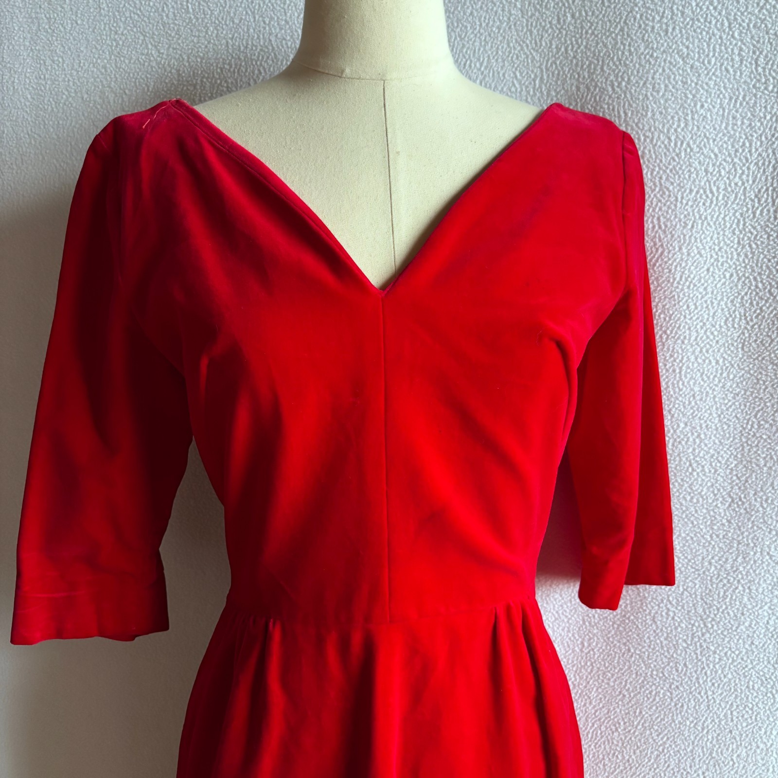 Vintage 1950s 1960s Red Velveteen Curvy Sheath Dress S