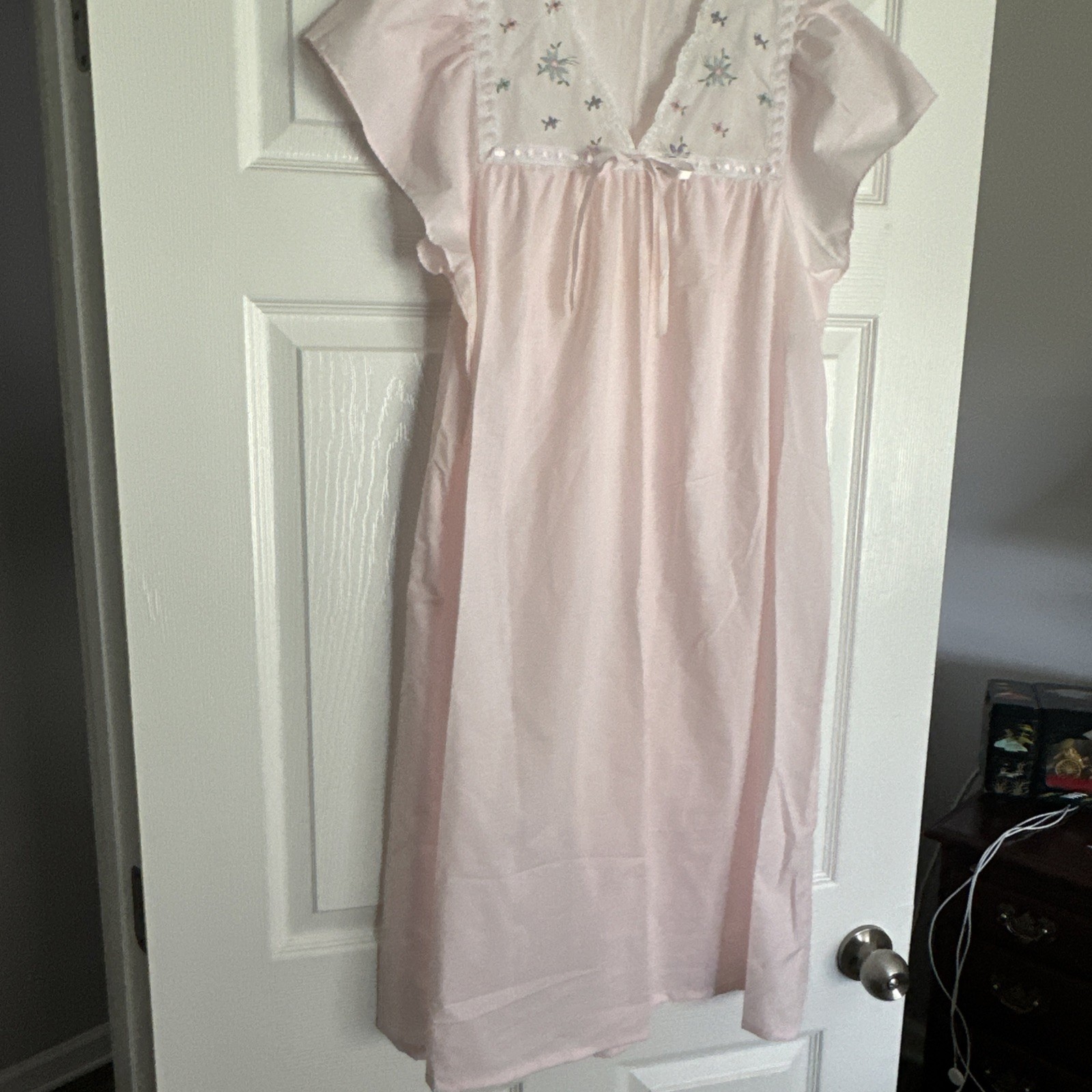 Vintage Berkcliff 70’s pink Cotton Poly Blend Nightgown Sz Sm Embroidered Bodice