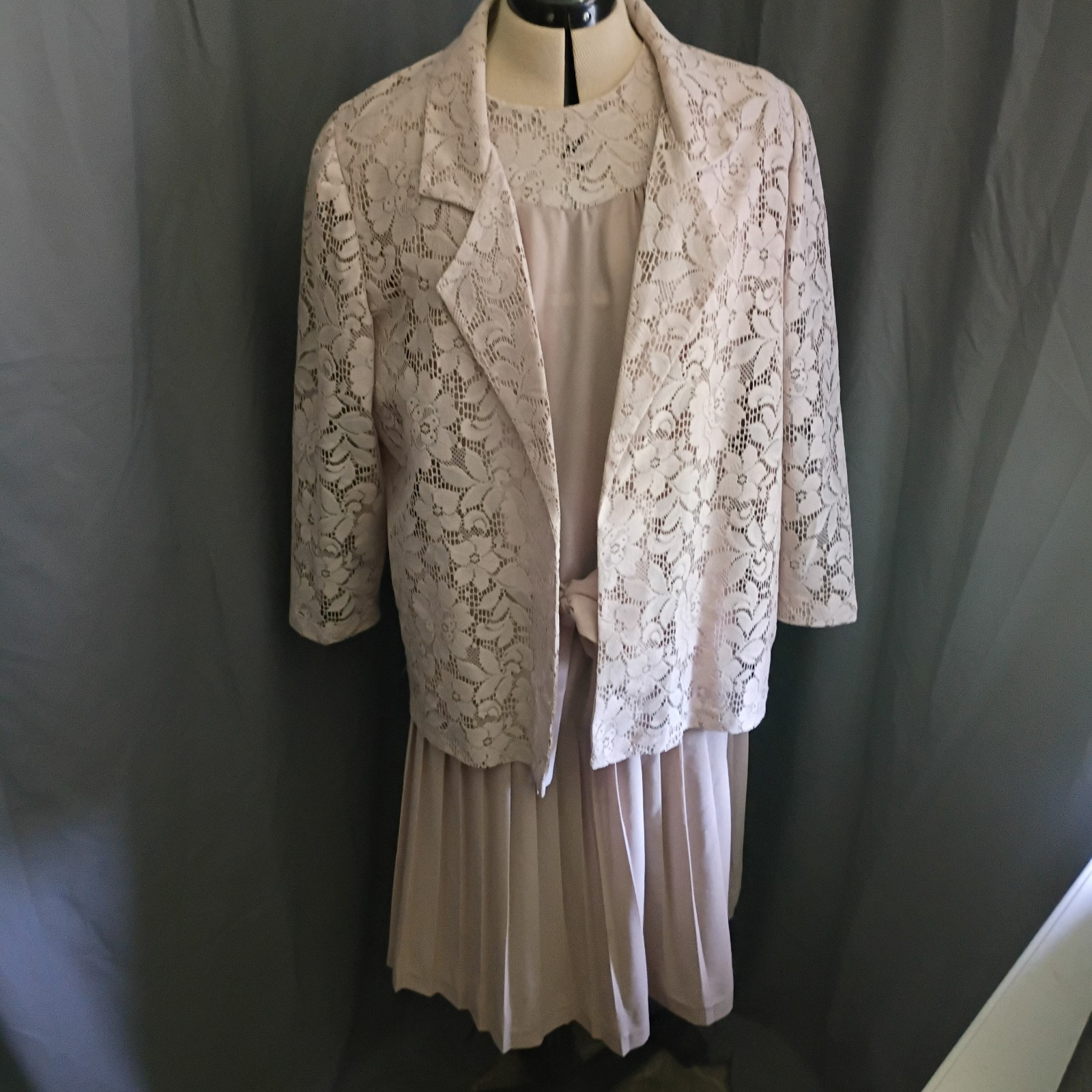 Vintage 70s Lady Jennifer Women’s Tan 2 Piece Dress w/Belt Pleated Skirt unsized