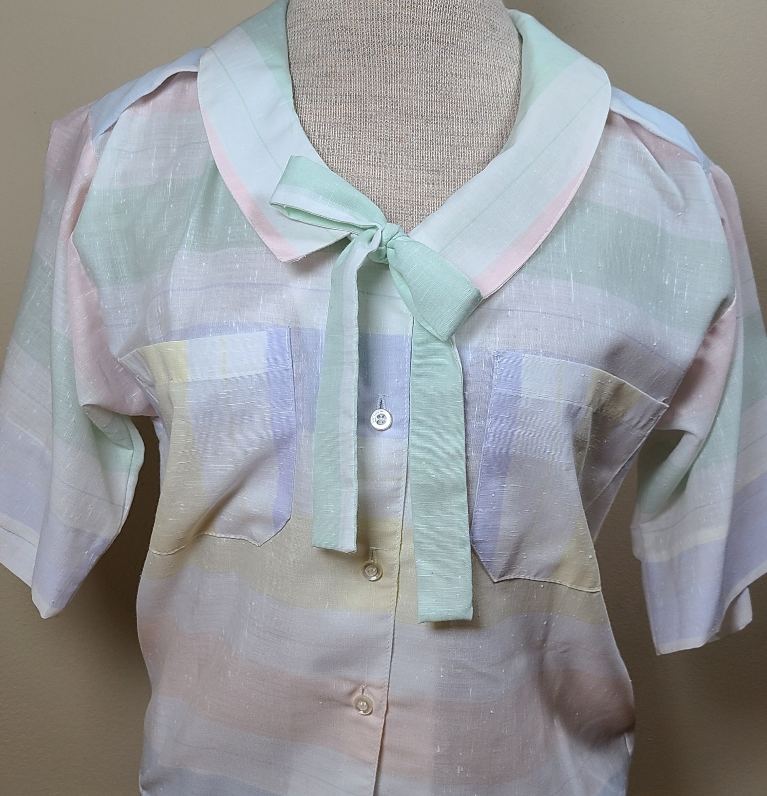 Carrie Beene Vintage 70s Button Up Short Sleeve Neck Bow Pastel Summer Medium