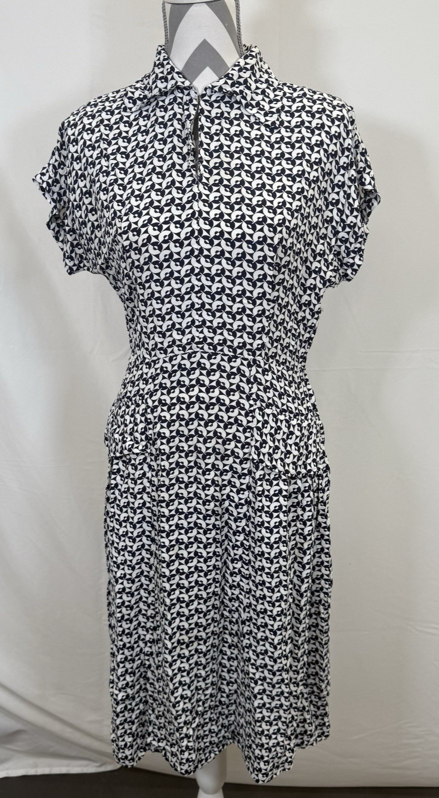 Vintage 70’s Womens Midi Dress Geometric Print Navy & White V-Neck *READ