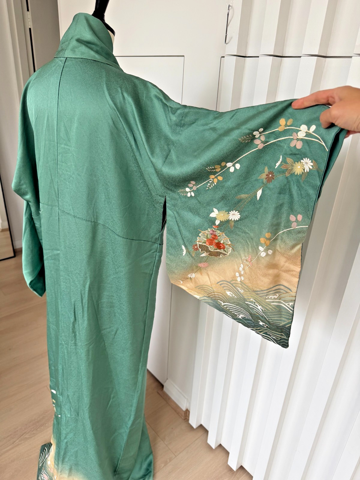 Vintage Japanese Kimono | Green Wave さが美 (Sagami) brand embroidery | 100% silk