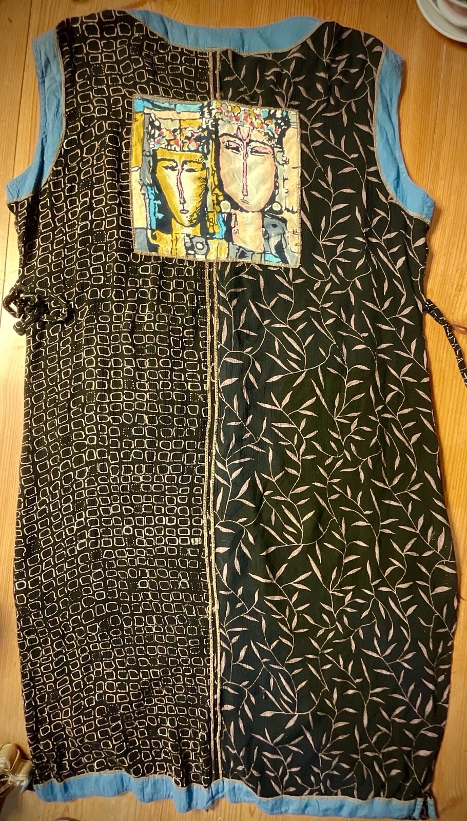VTG Arty Dress Fun Buttons Abst Faces FreeSZ 2 Pockets BackTie FrtClose Bust