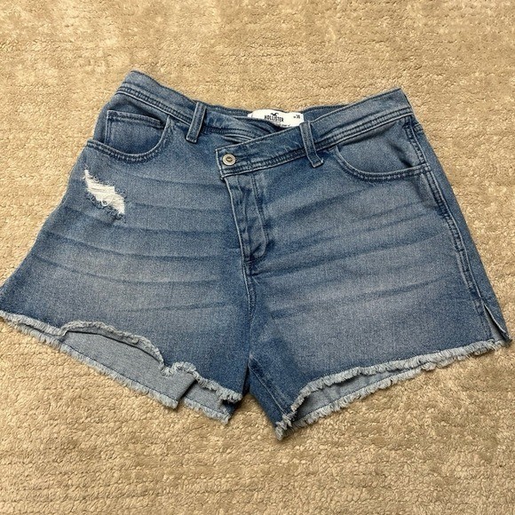 Hollister 11/30 diagonal fly curvy hi rise vintage 4″ jean shorts