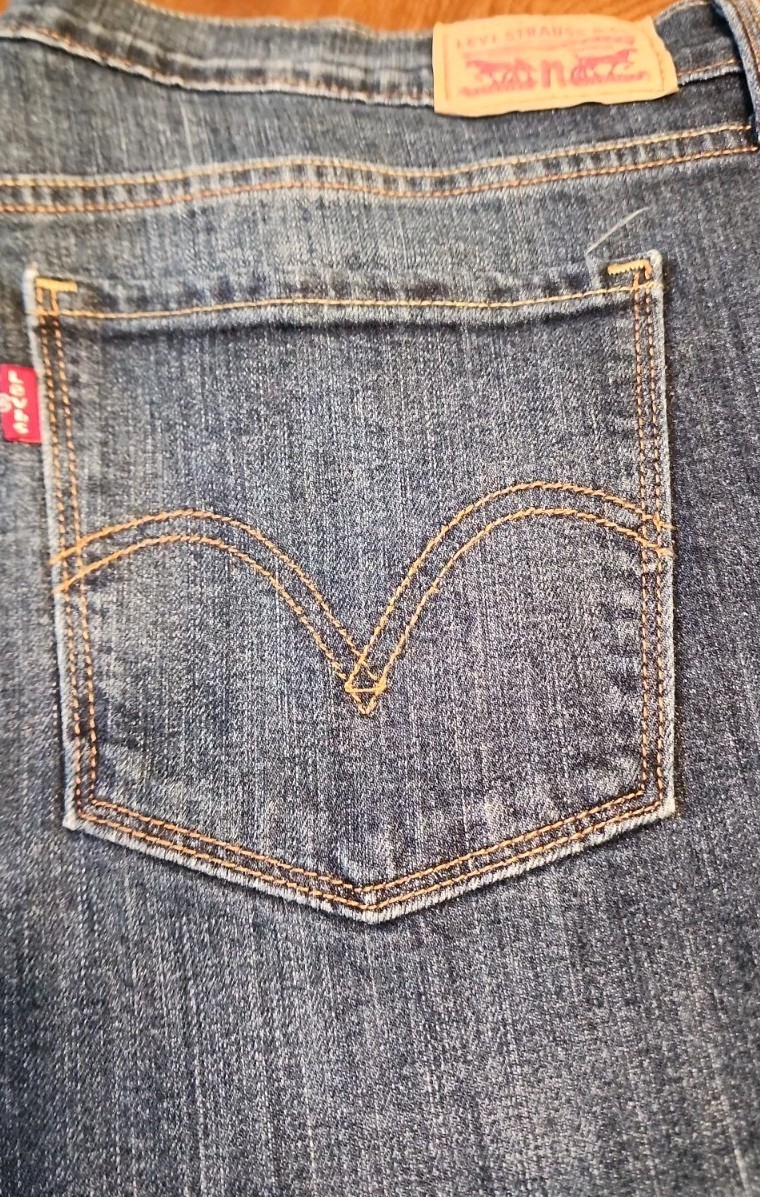Pre-Owned – Women’s Levi’s 505 Straight Jeans – 14 L – Free Ship!