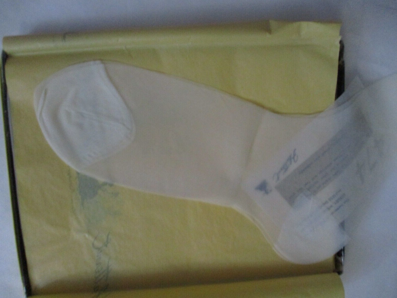 1PR VINTAGE FLATTERNIT RHT SHEER FLAT KNIT NYLON STOCKINGS SZ 10 1/2 LONG WHITE