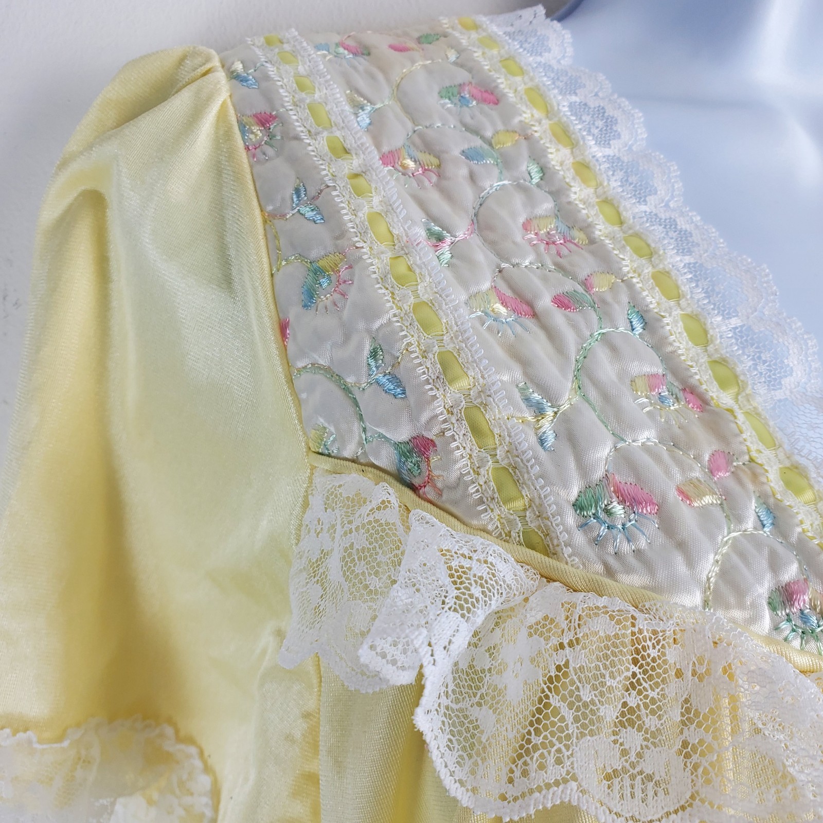 Vtg Miss Diva Nylon Nightgown Yellow Seiz Med USA Lace Embroidered button V Neck