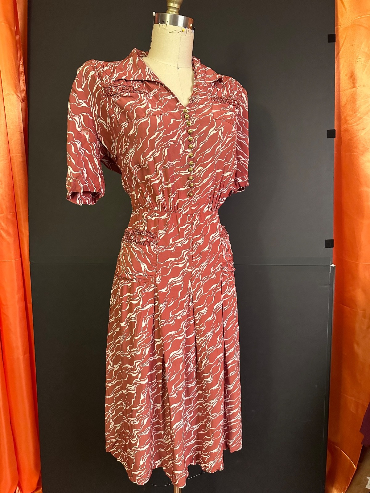 Vintage 1940s 40s 1930s 30s cold rayon dress puff sleeve volup Georgiana red