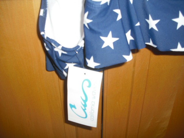CALIFORNIA WAVES BATHING SUIT TOP, SIZE M, HALTER BACK. LIGHT PADDING. NWT.