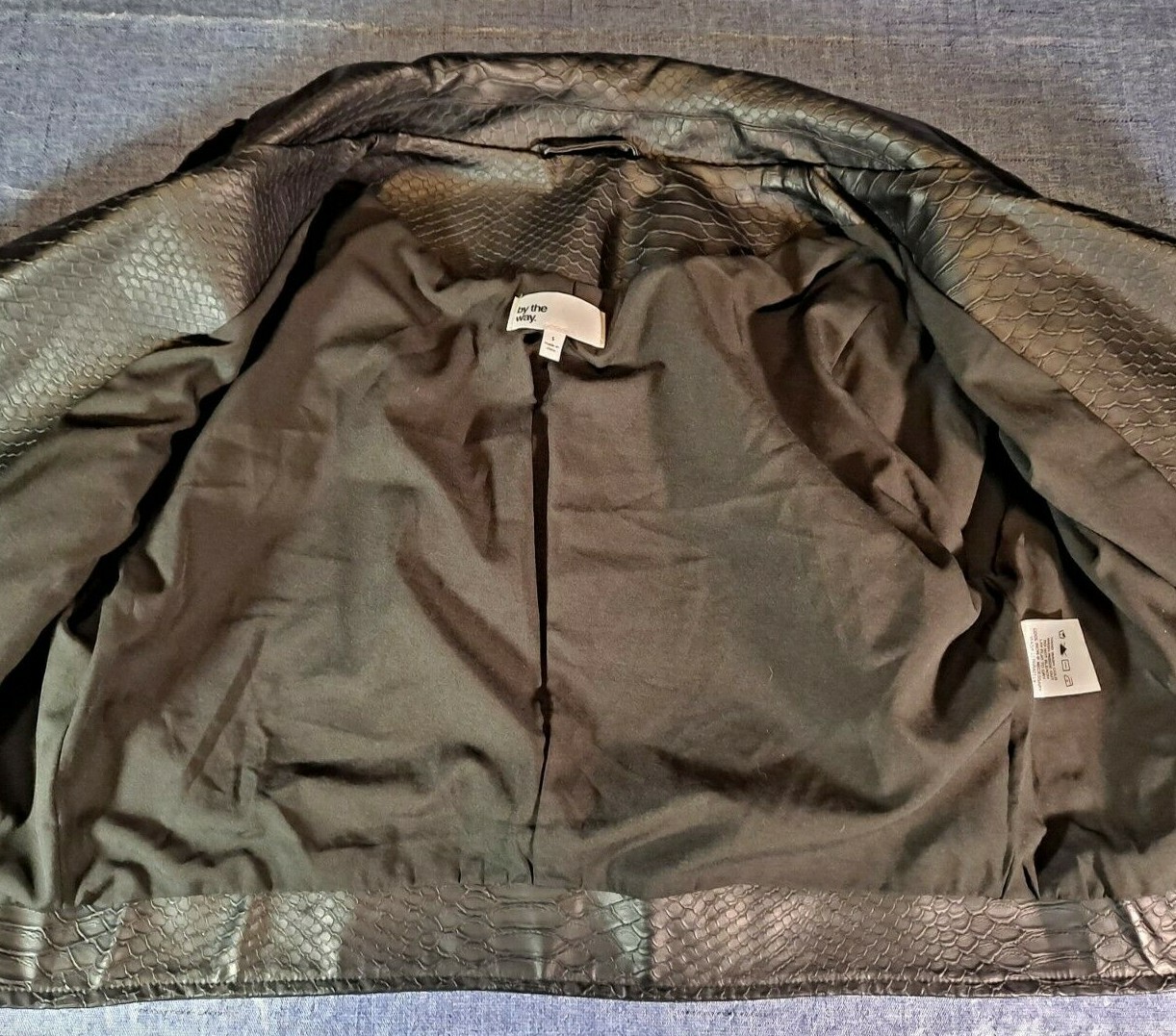 Black Cropped Biker Girl Jacket Ladies Small Polyester „Looks Like Real Leather”