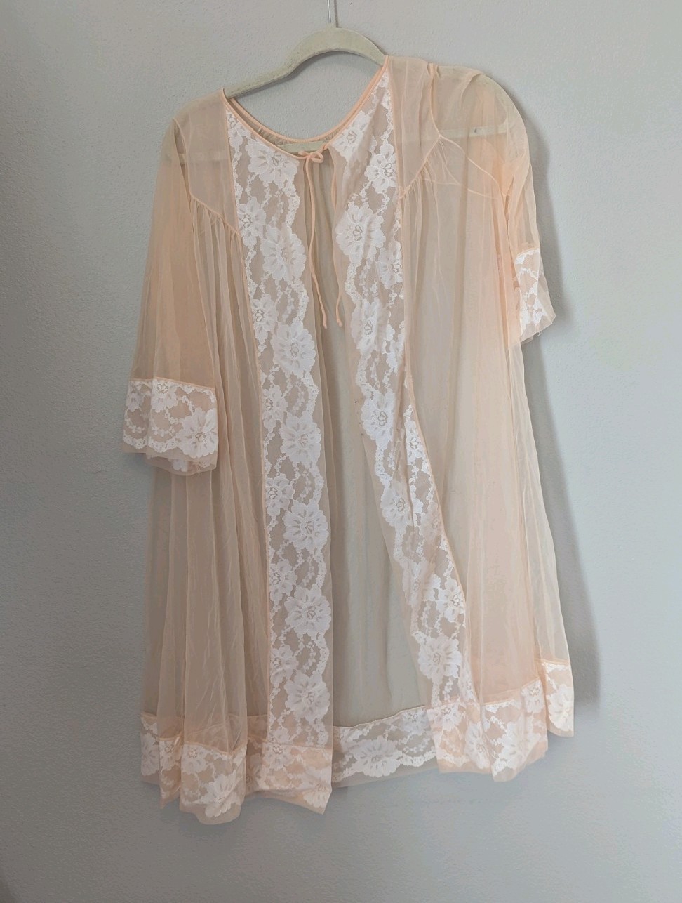 Vintage 1950s / 1960s Peachy Orange Pastel Pegnoir Robe Nightie