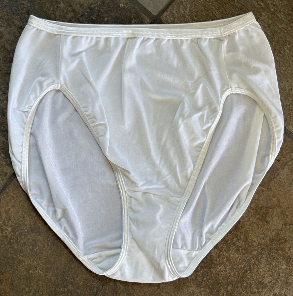 Vanity Fair 9/2XL My Fav IVORY Silky Smooth Illumination Hi Cut Panties #13808