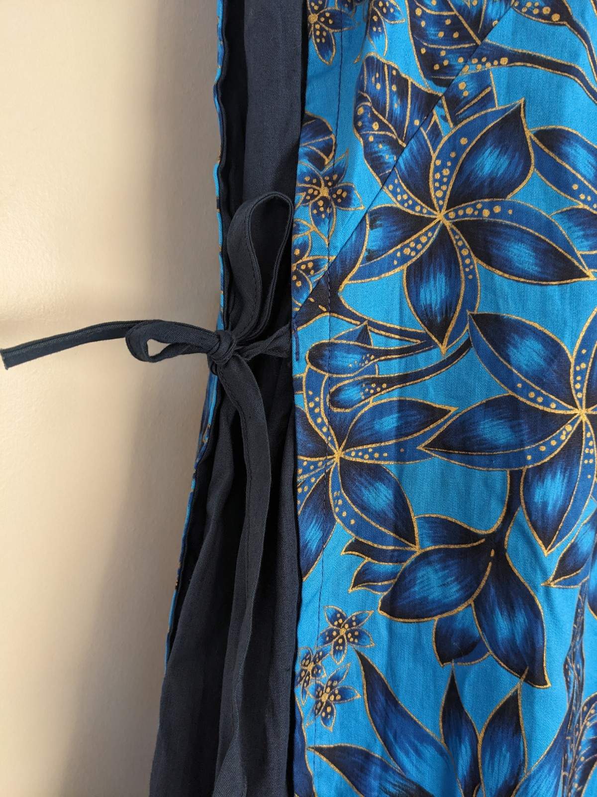 Vintage 60s 70s House of MuuMuus Waikiki Hawaiian Dress Gold blue navy ties XS
