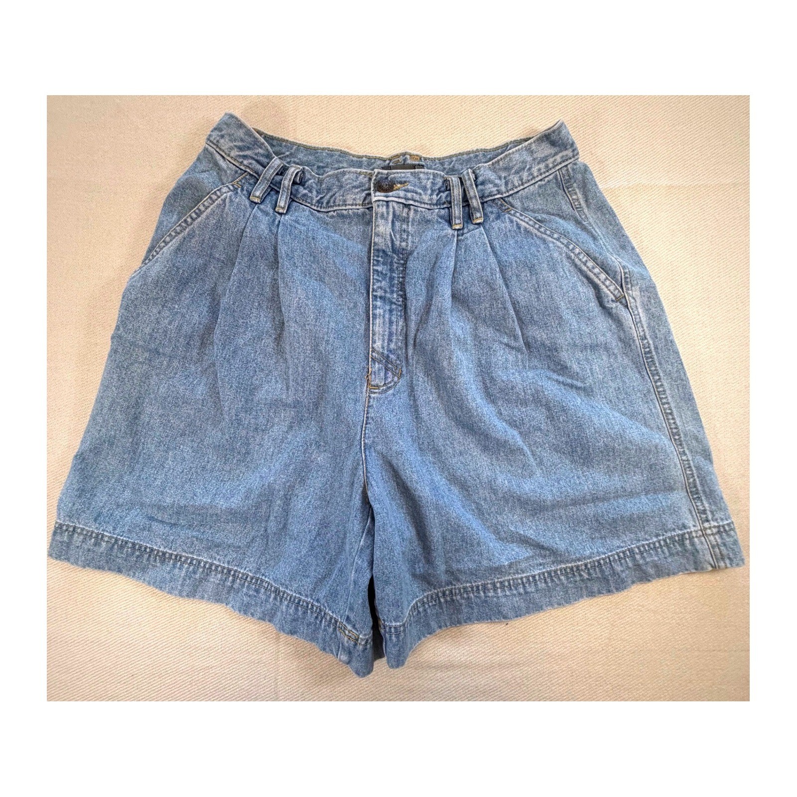 Lizwear Vintage High Waisted Pleated Denim Mom Shorts Light Wash Blue Size 12
