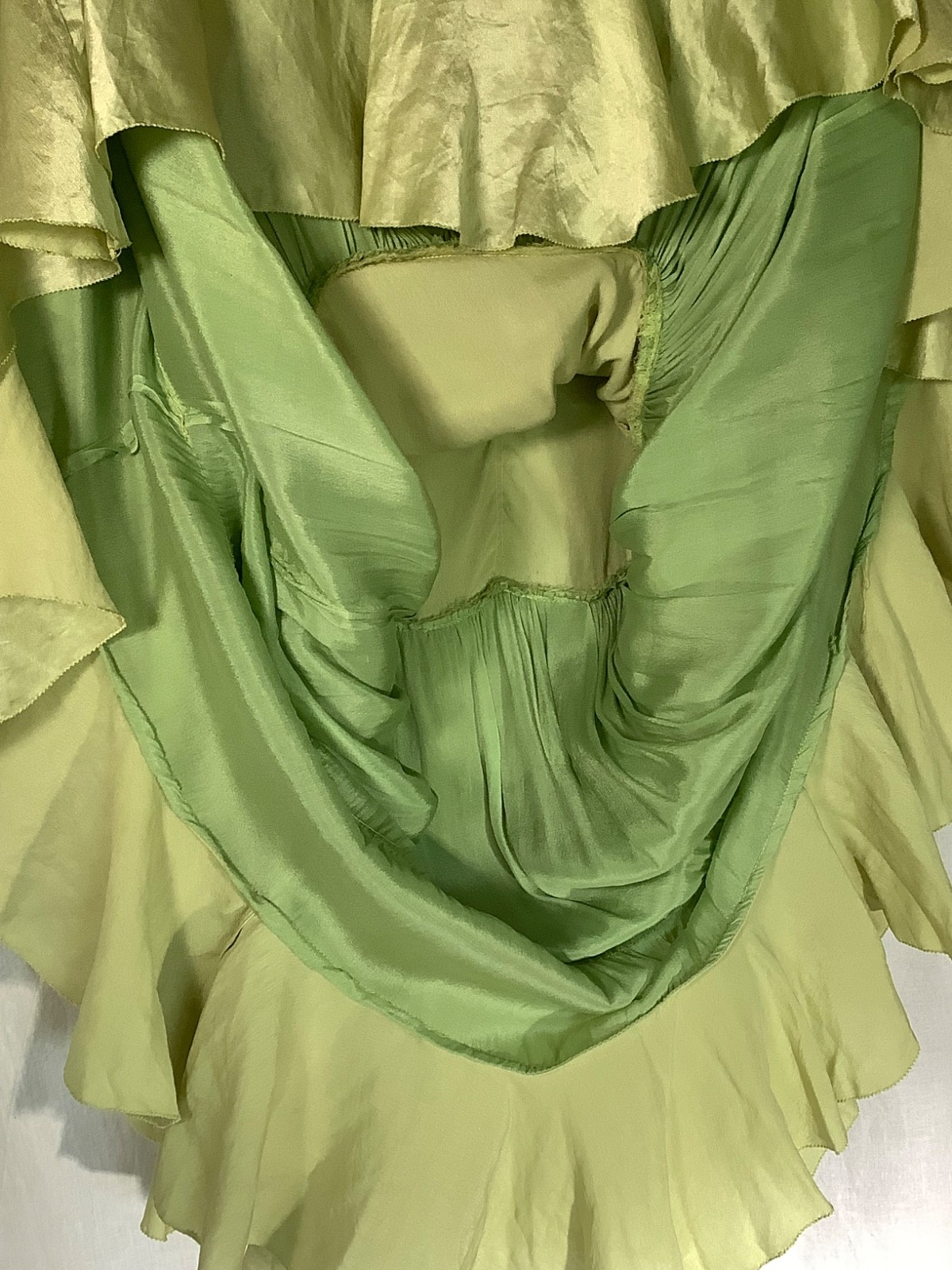Vintage 1920s Flapper dress Green ruffled Satin silk Sleeveless XS ribbon trim