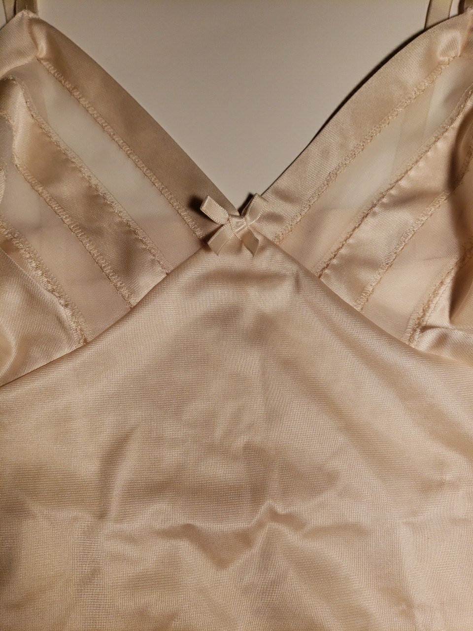 Vintage Sans Souce Camisole Top Sz 34 Lace Trim Beige Anti Cling Nylon